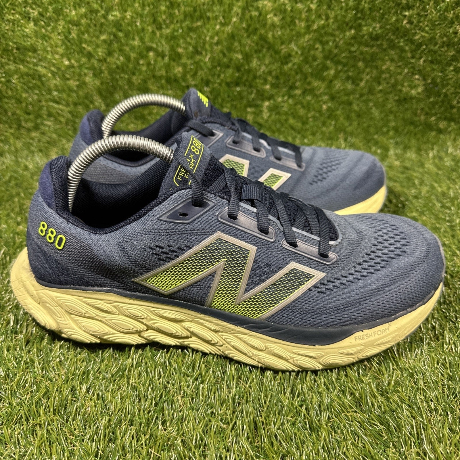 New Balance Fresh Foam X 880v14 Mens Size 9 Wide 2E Arctic Grey Limelight