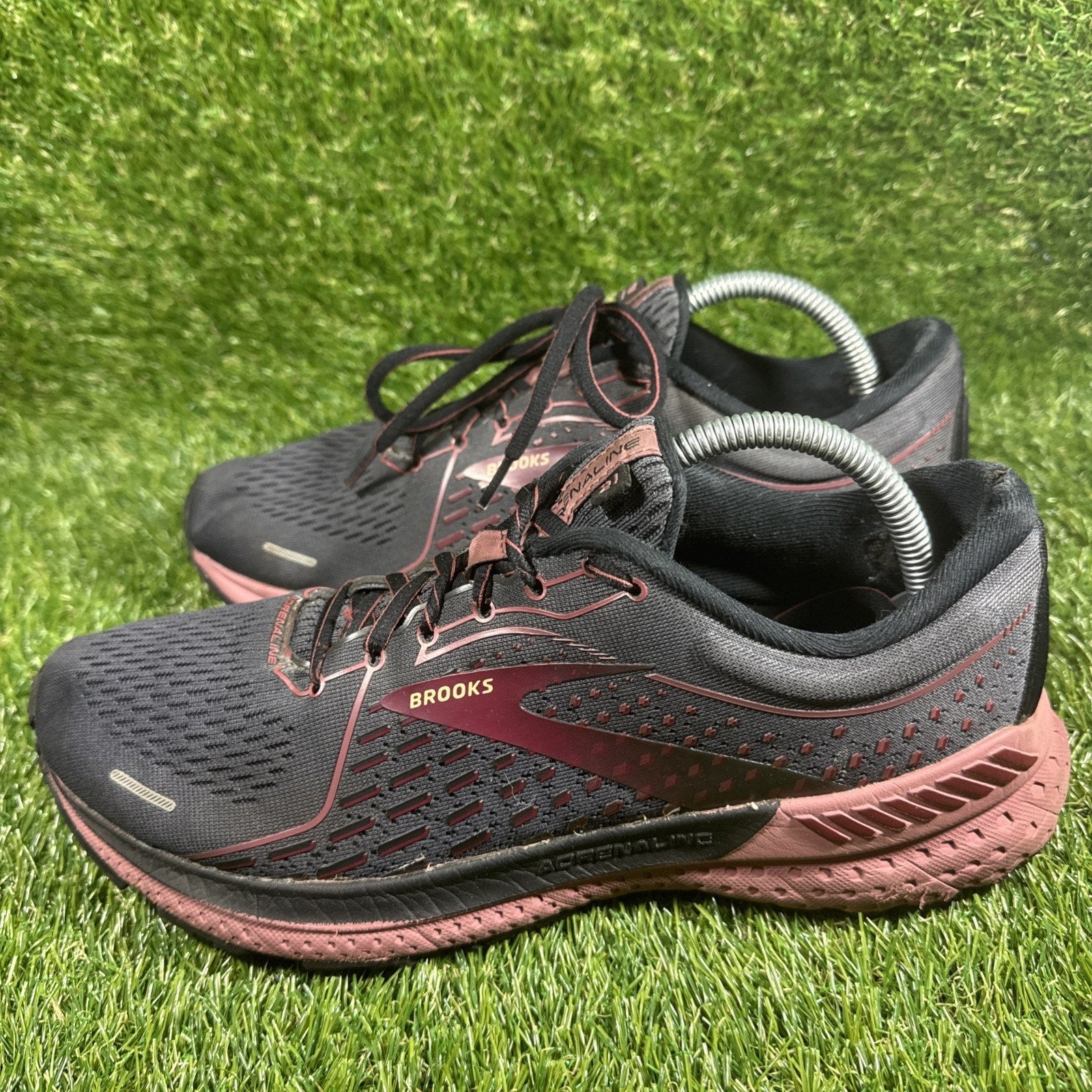 Brooks Adrenaline GTS 21 Women’s Running Shoes Size 11 Black & Pink Sneakers