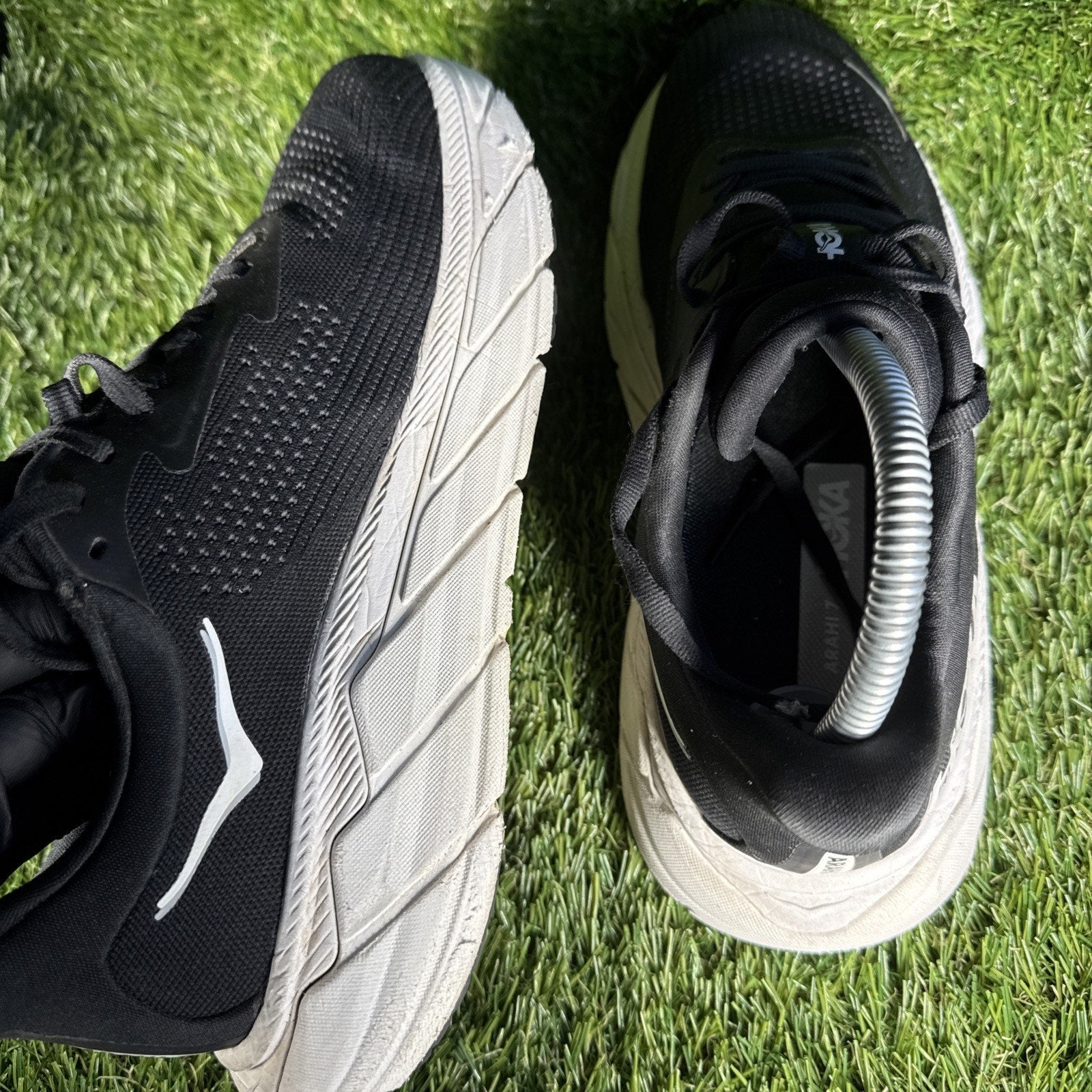Hoka One One Arahi 7 1147890-BWHT Sneakers Women's 7 Black Running Shoes