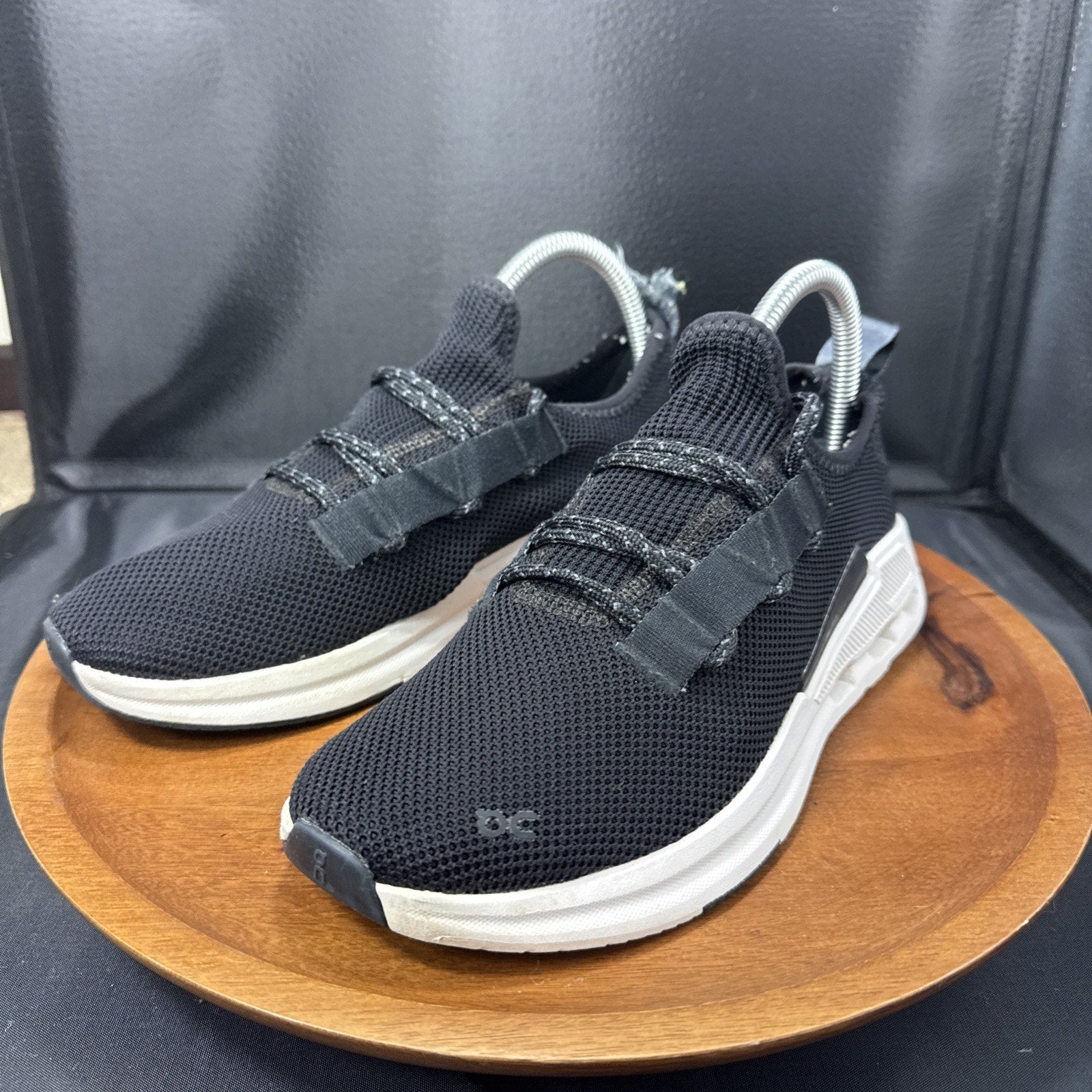 ON Cloud Shoes Women's 8 Cloudeasy Sneaker Black White 76.98441