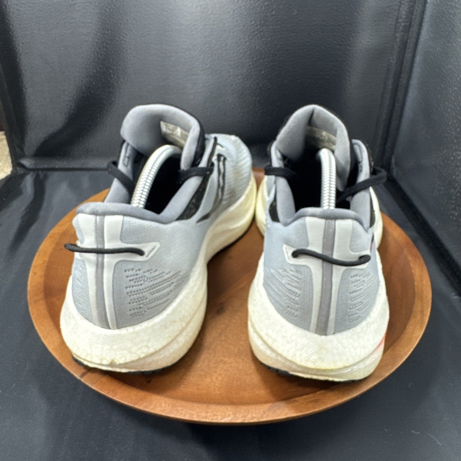 Saucony Men's Triumph 21 Sneakers, Concrete/Blk, 10.5 US, USED