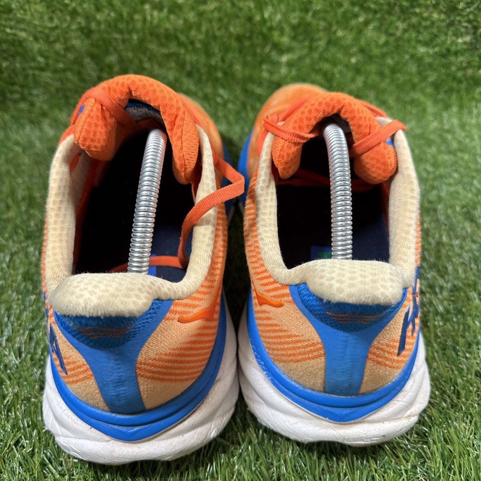 Hoka Men's Clifton 9 Wide Vibrant Orange/Impala 1132210-VOIM – Size 10.5 2E