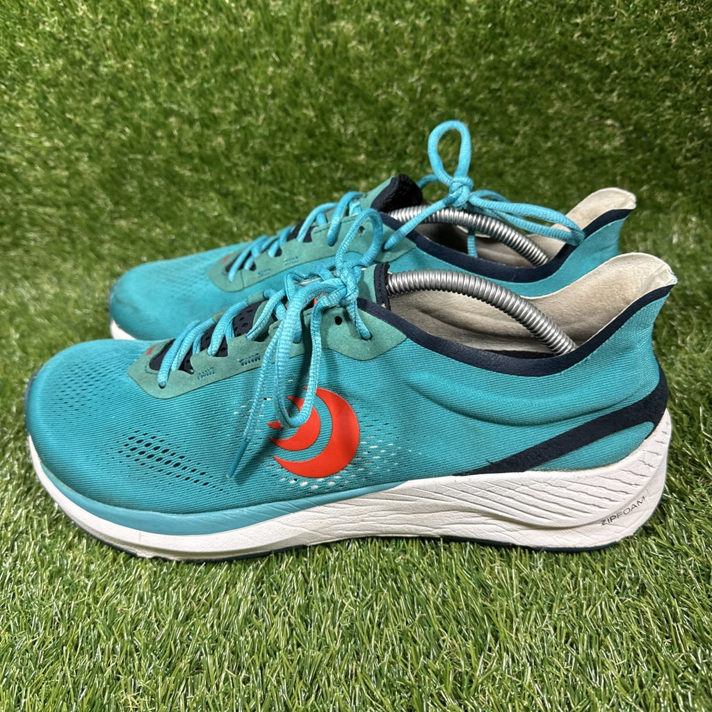 Topo Cyclone Men's Size 11.5 Running Shoes Cyan Red Nice Good Condition