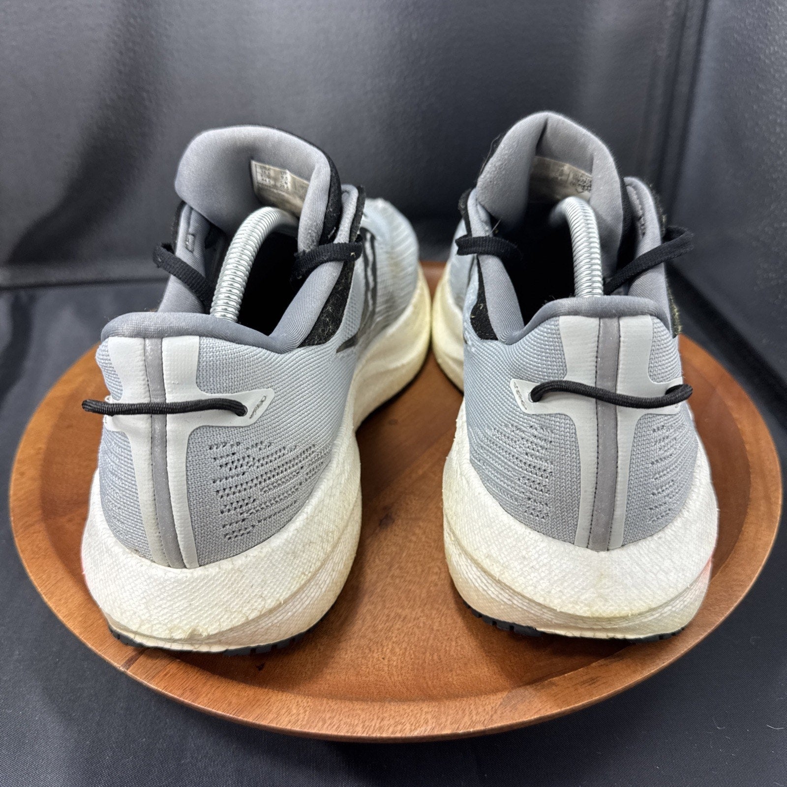 Saucony Men's Triumph 21 Sneakers, Concrete/Blk, 10.5 US, USED