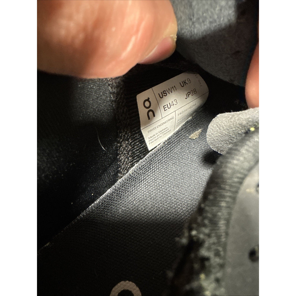 ON Cloudflow 4 Black White W Size 11 Running Shoes Road Trail Atheletic Gym Shoe