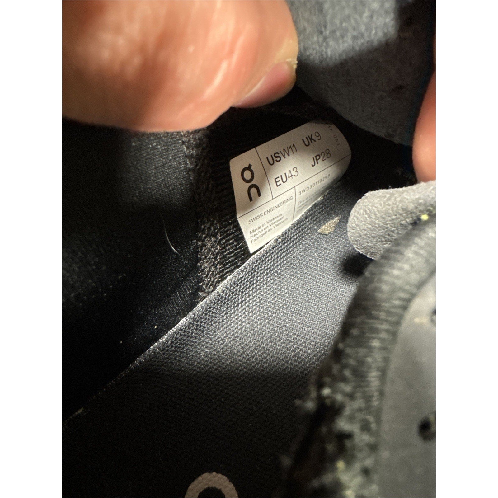 ON Cloudflow 4 Black White W Size 11 Running Shoes Road Trail Atheletic Gym Shoe