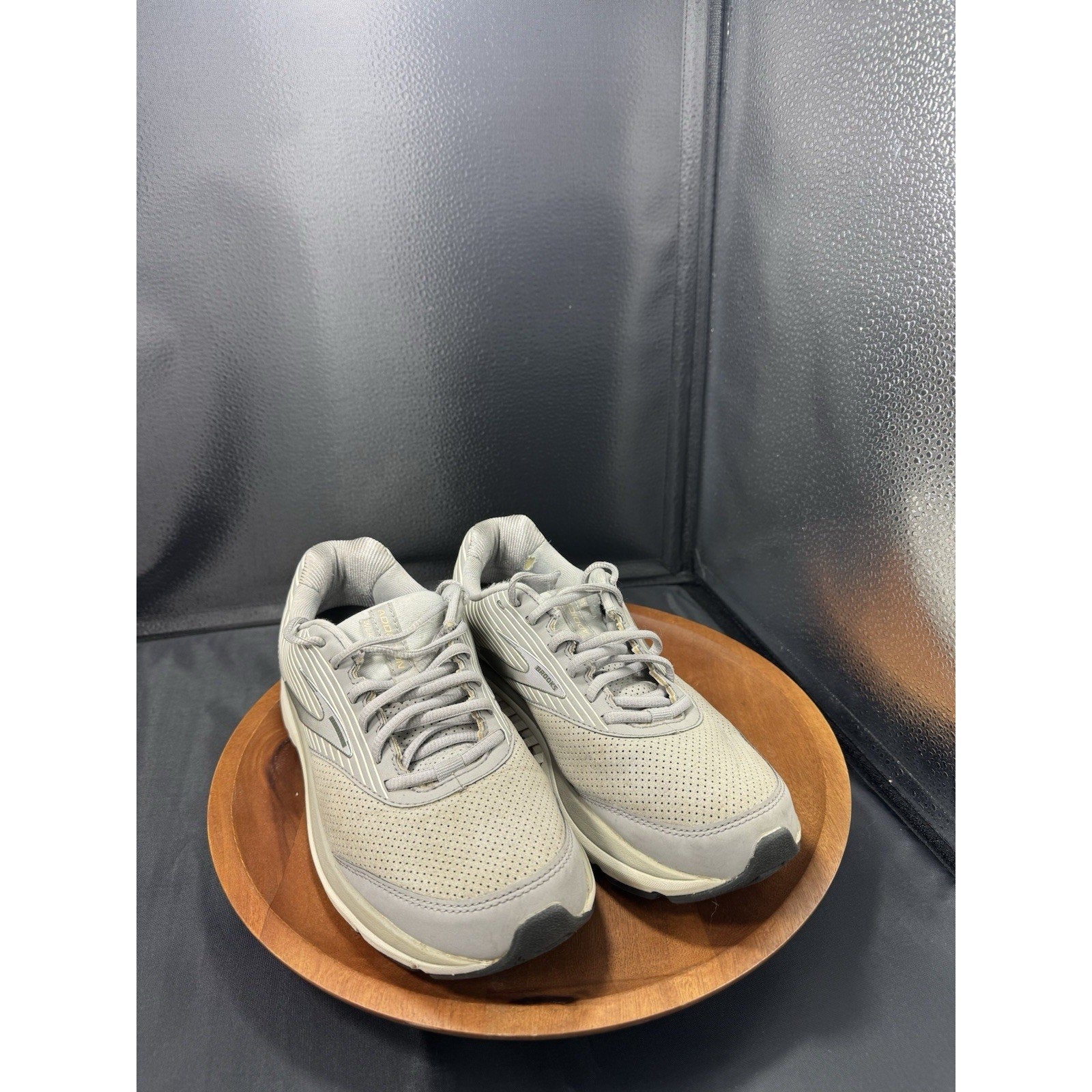 Women’s Brooks Addiction Walker Shoes Size 9 Gray 1203081B007 EUC