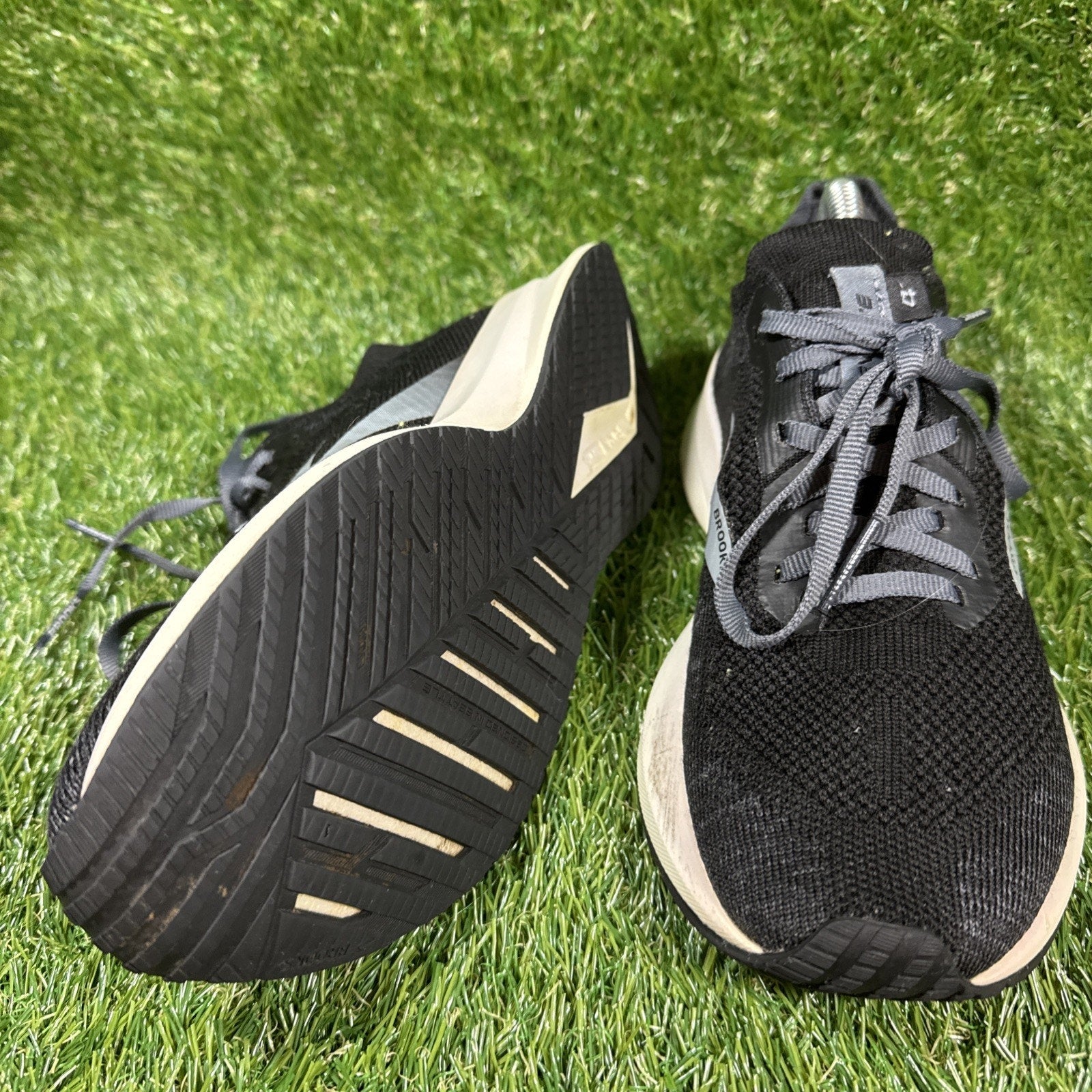 Brooks Shoes Womens 7 B Levitate 4 Athletic Running Sneakers Black Lace Up