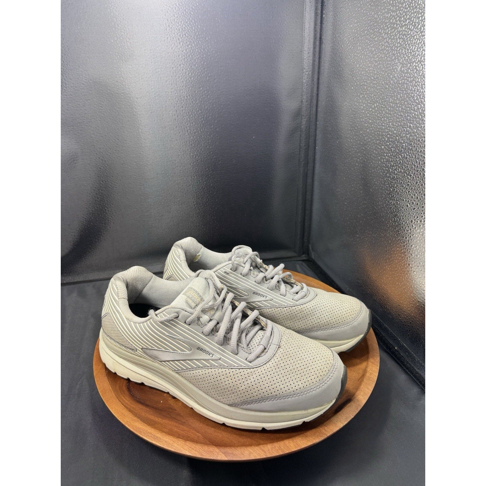 Women’s Brooks Addiction Walker Shoes Size 9 Gray 1203081B007 EUC