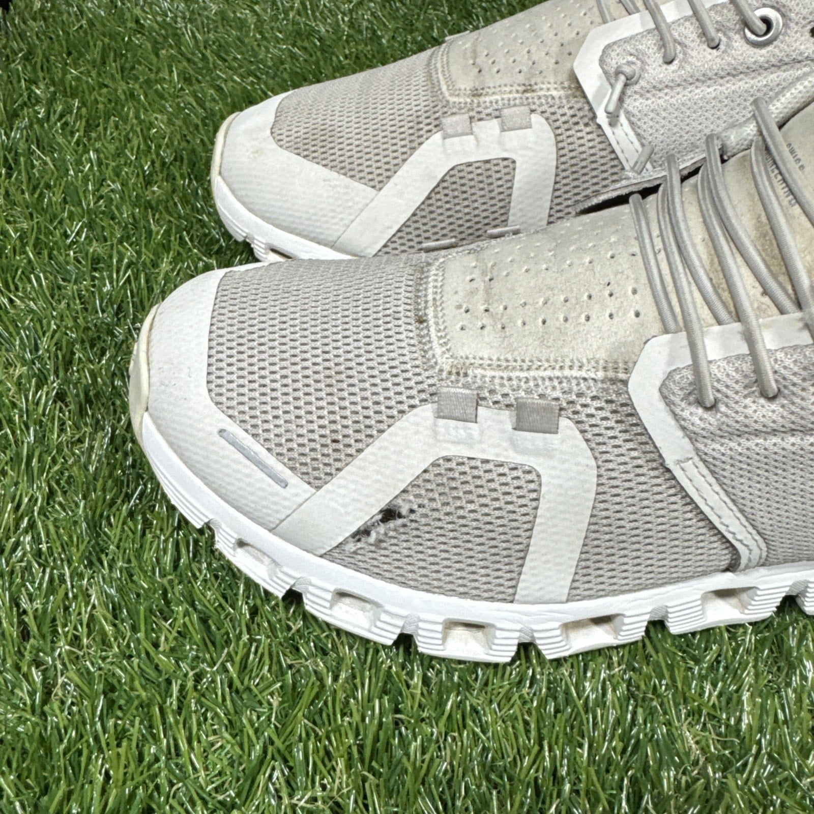 On Cloud 5 Running Shoes Sneakers Womens Size 8.5 Pearl White 59.98773