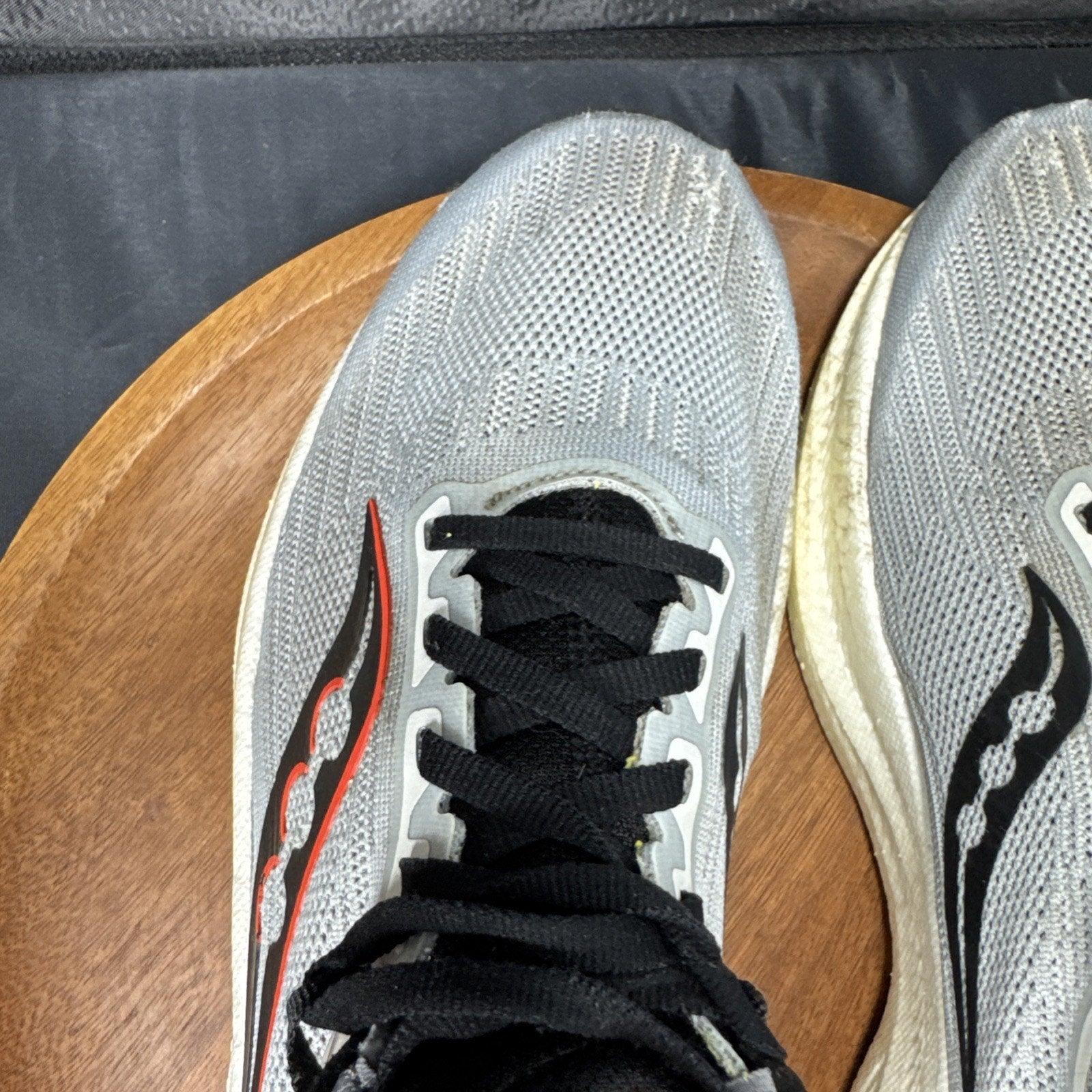 Saucony Men's Triumph 21 Sneakers, Concrete/Blk, 10.5 US, USED