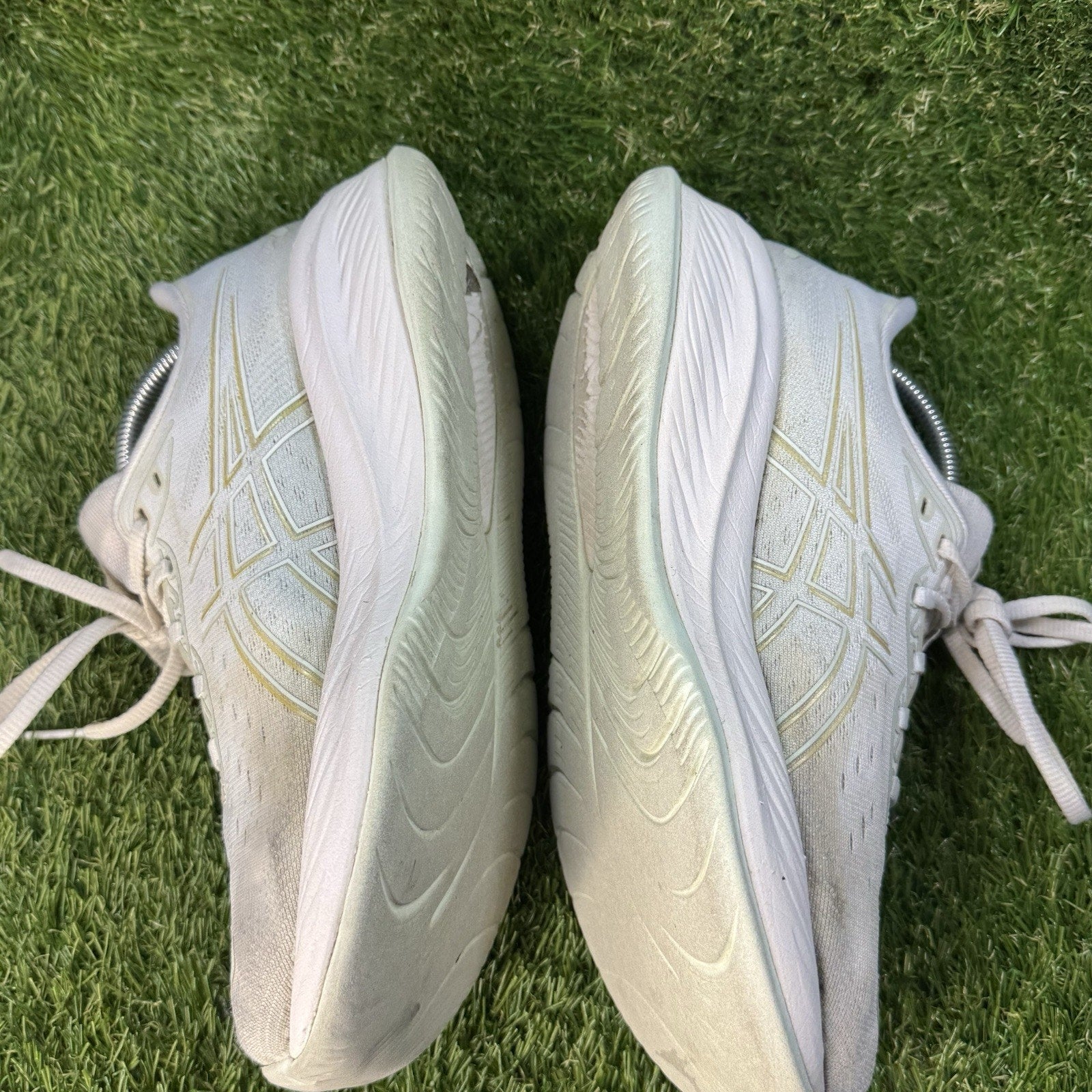 Size 8.5 - Asics Gel-Cumulus 26 Women's White/Pale Running Sneakers Athletic