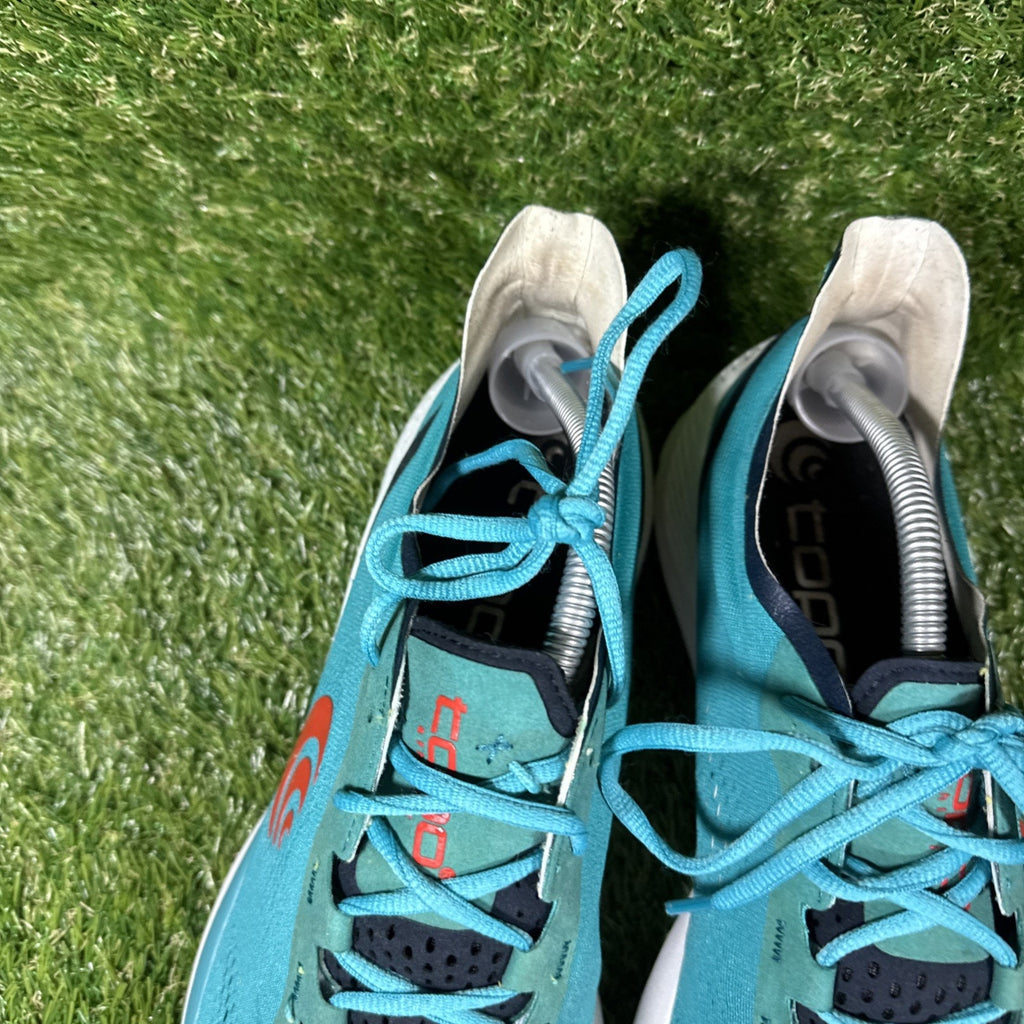 Topo Cyclone Men's Size 11.5 Running Shoes Cyan Red Nice Good Condition