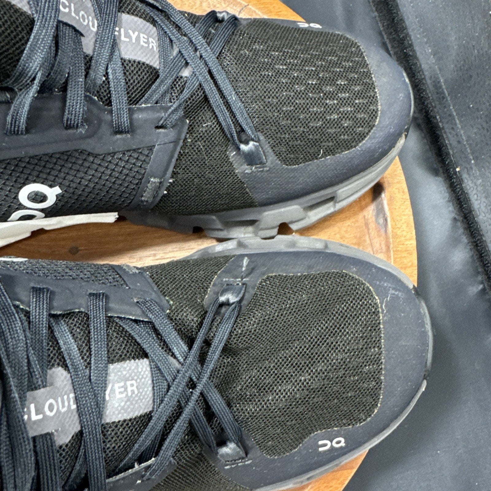 On Cloudflyer 4 Running Shoes Womens Size 10.5 Black White Sneaker 71.9867