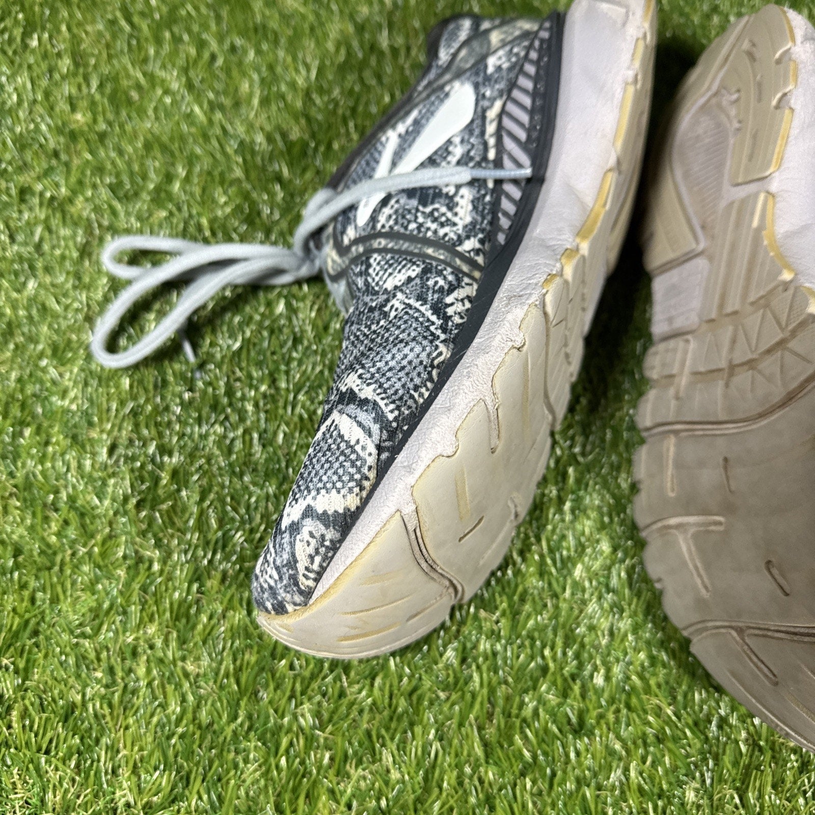 Brooks Shoes Womens 8 Gray Adrenaline GTS 20 Running Sneakers 1202961B071 Flaws