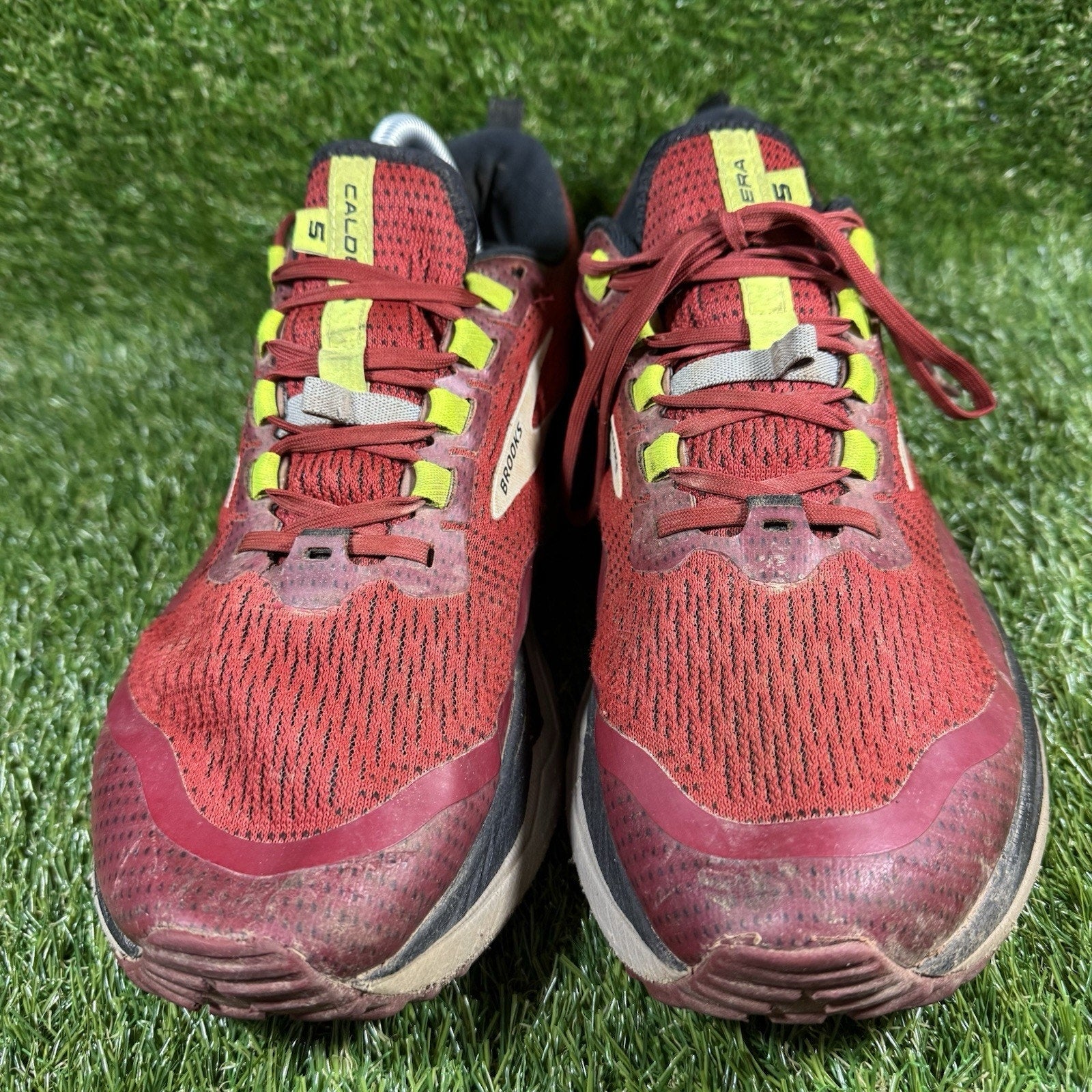 Size 11 - Mens Brooks Caldera 5 Red EUC Running Athletic Trail Shoes