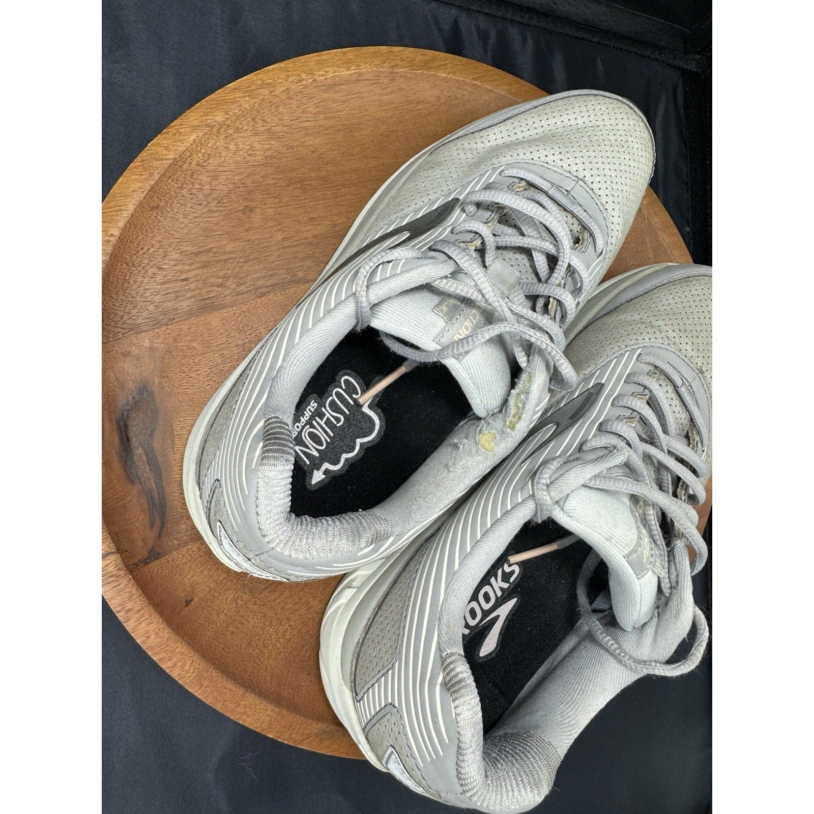 Women’s Brooks Addiction Walker Shoes Size 9 Gray 1203081B007 EUC