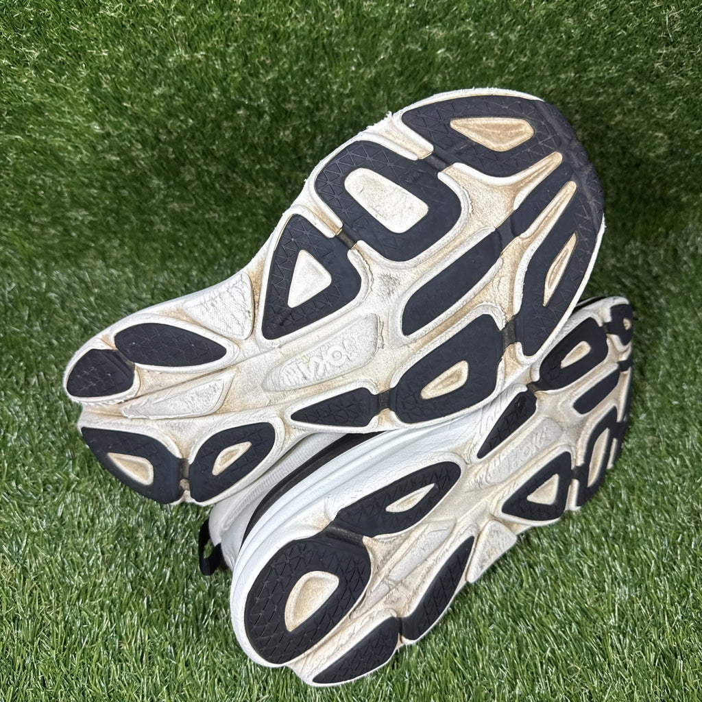 Hoka Bondi 8 Men’s Size 9.5 White Black Gray Running athletic Gym Shoes Trainer