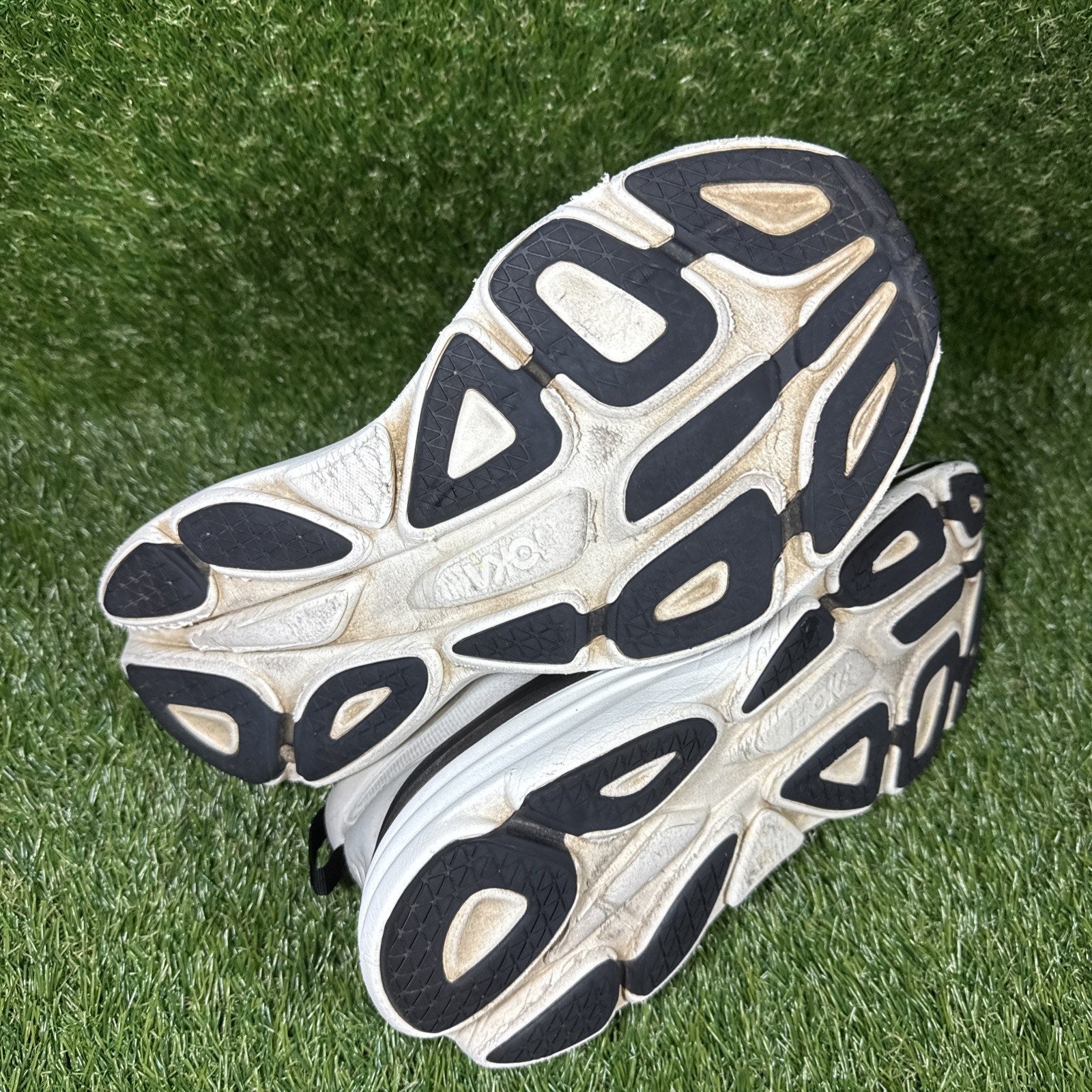 Hoka Bondi 8 Men’s Size 9.5 White Black Gray Running athletic Gym Shoes Trainer