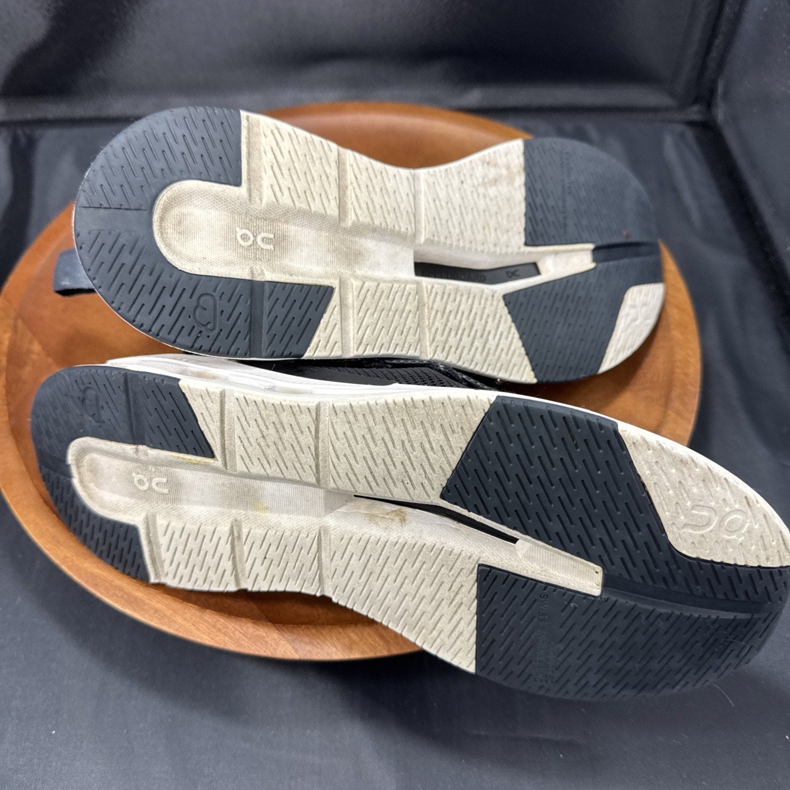 ON Cloud Shoes Women's 8 Cloudeasy Sneaker Black White 76.98441