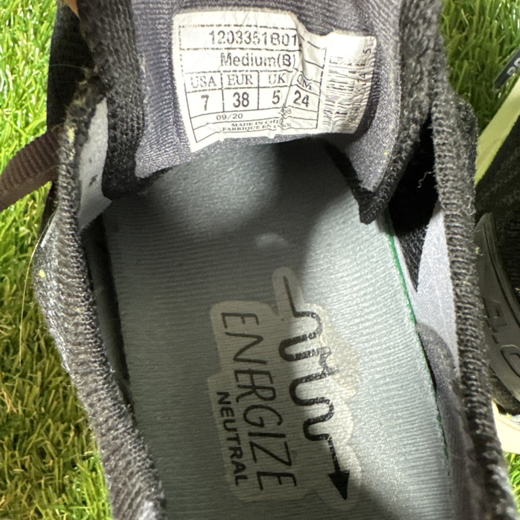 Brooks Shoes Womens 7 B Levitate 4 Athletic Running Sneakers Black Lace Up