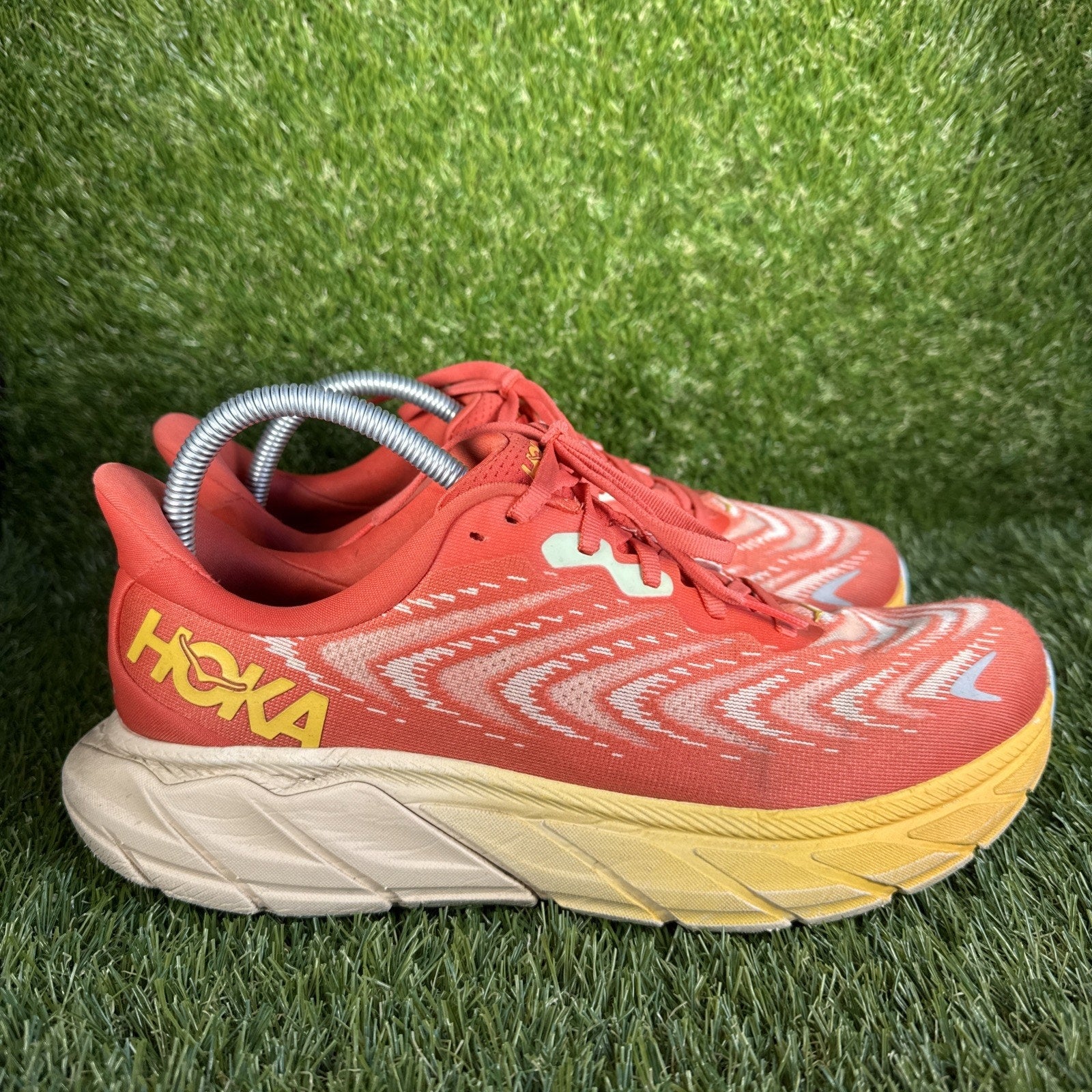 Hoka One One Arahi 6 Men's 9 D Running Shoes Walking Gym Fiesta/Amber Used.