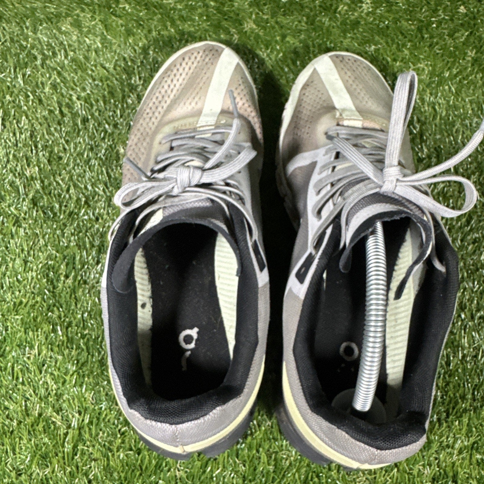 On Cloud Cloudflow Men's size 10 Alloy Magnet Running Training Shoes USED