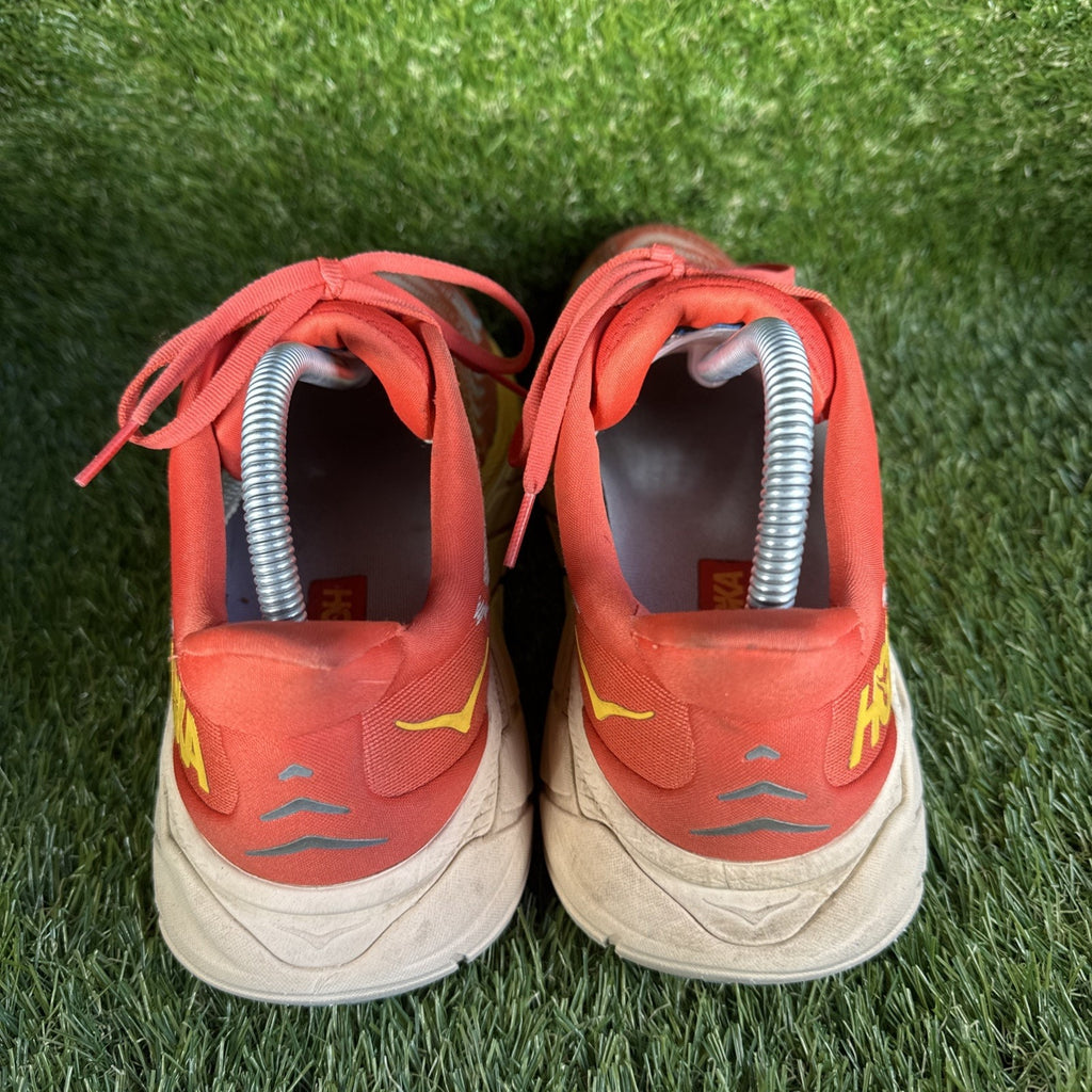 Hoka One One Arahi 6 Men's 9 D Running Shoes Walking Gym Fiesta/Amber Used.