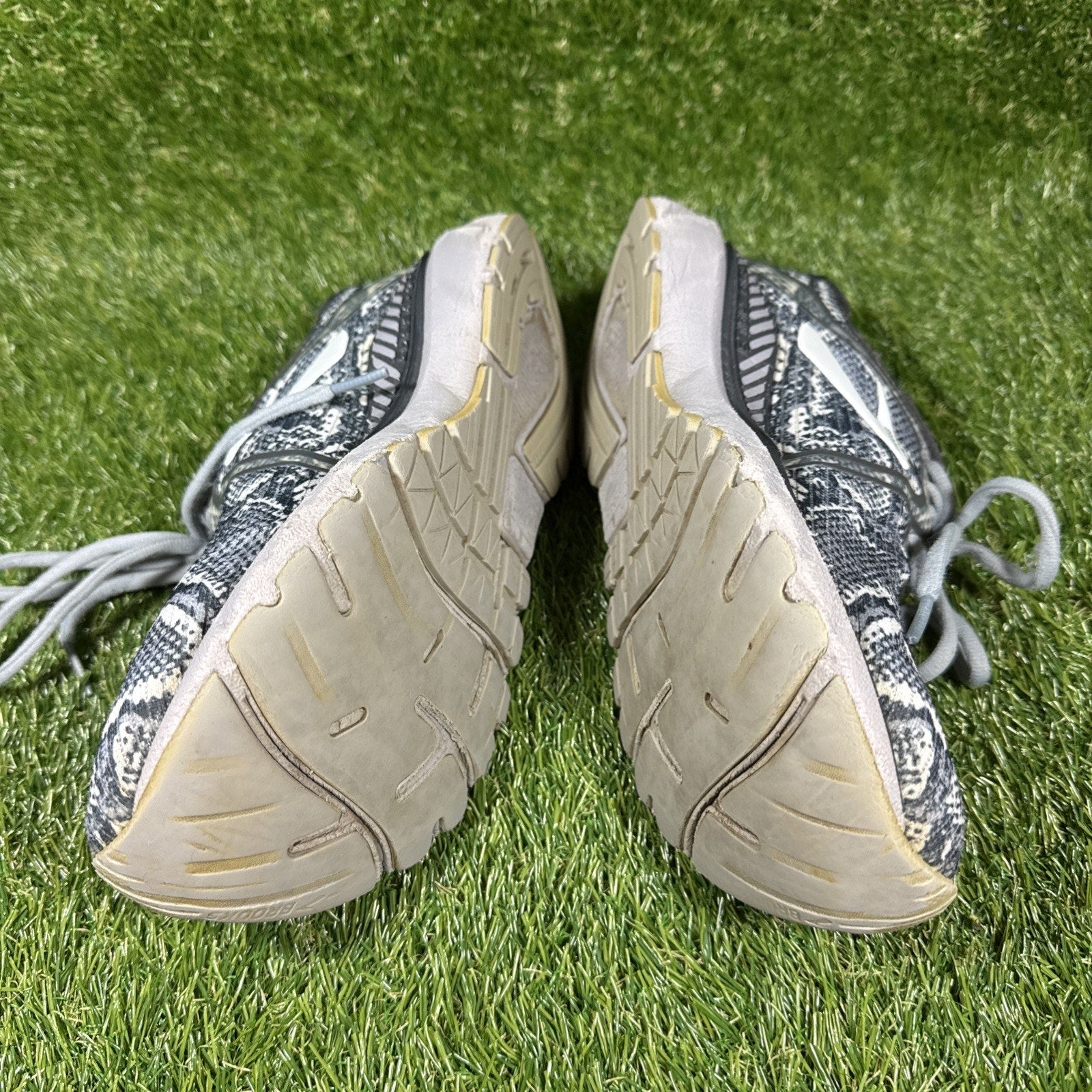 Brooks Shoes Womens 8 Gray Adrenaline GTS 20 Running Sneakers 1202961B071 Flaws