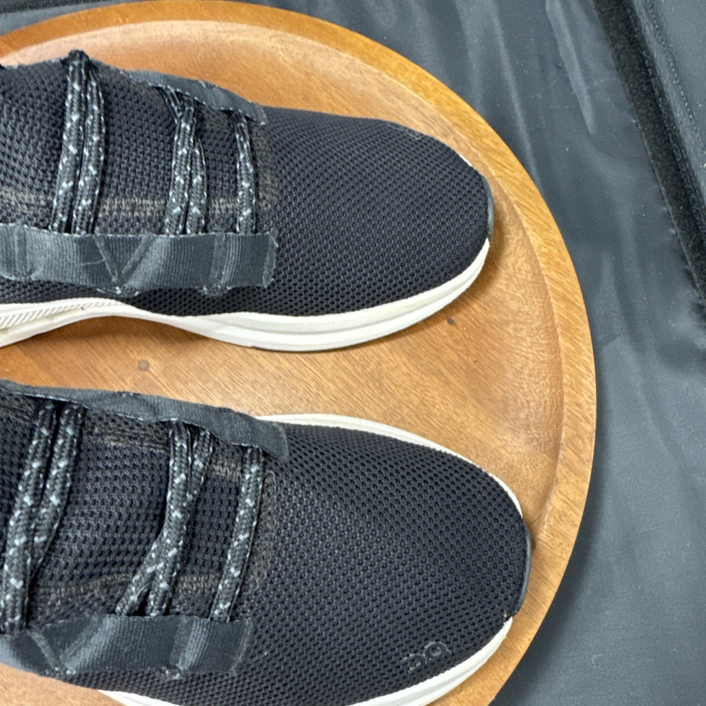 ON Cloud Shoes Women's 8 Cloudeasy Sneaker Black White 76.98441