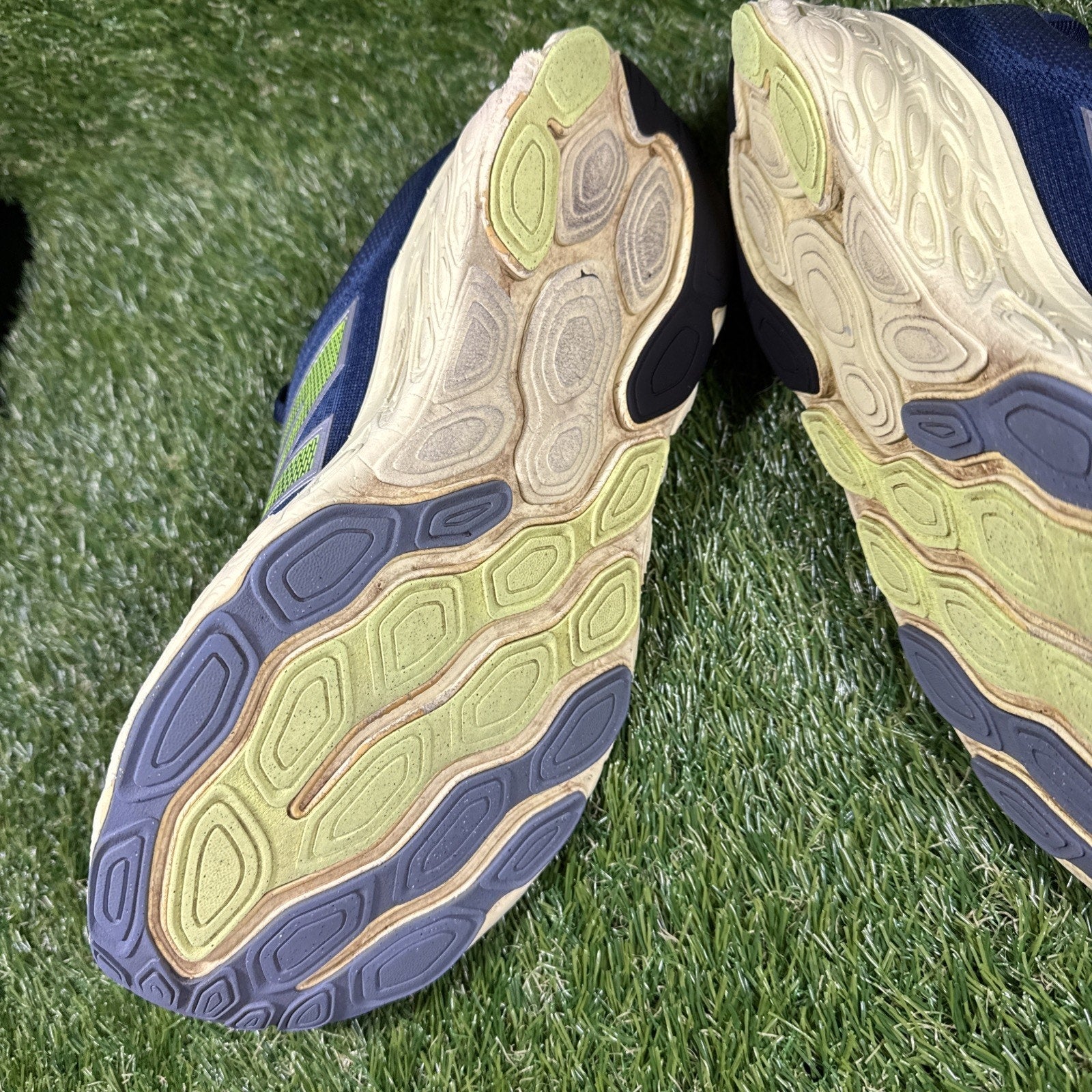 New Balance Fresh Foam X 880v14 Mens Size 9 Wide 2E Arctic Grey Limelight