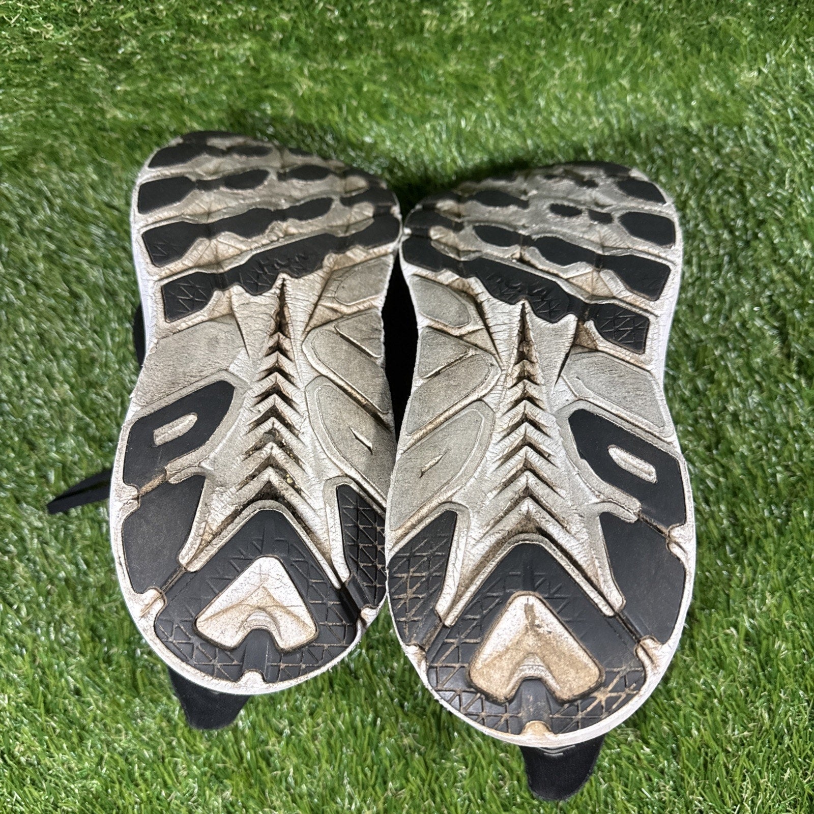 Hoka One One Clifton 8 Womens Size 10B Black White Running Sneakers Shoes