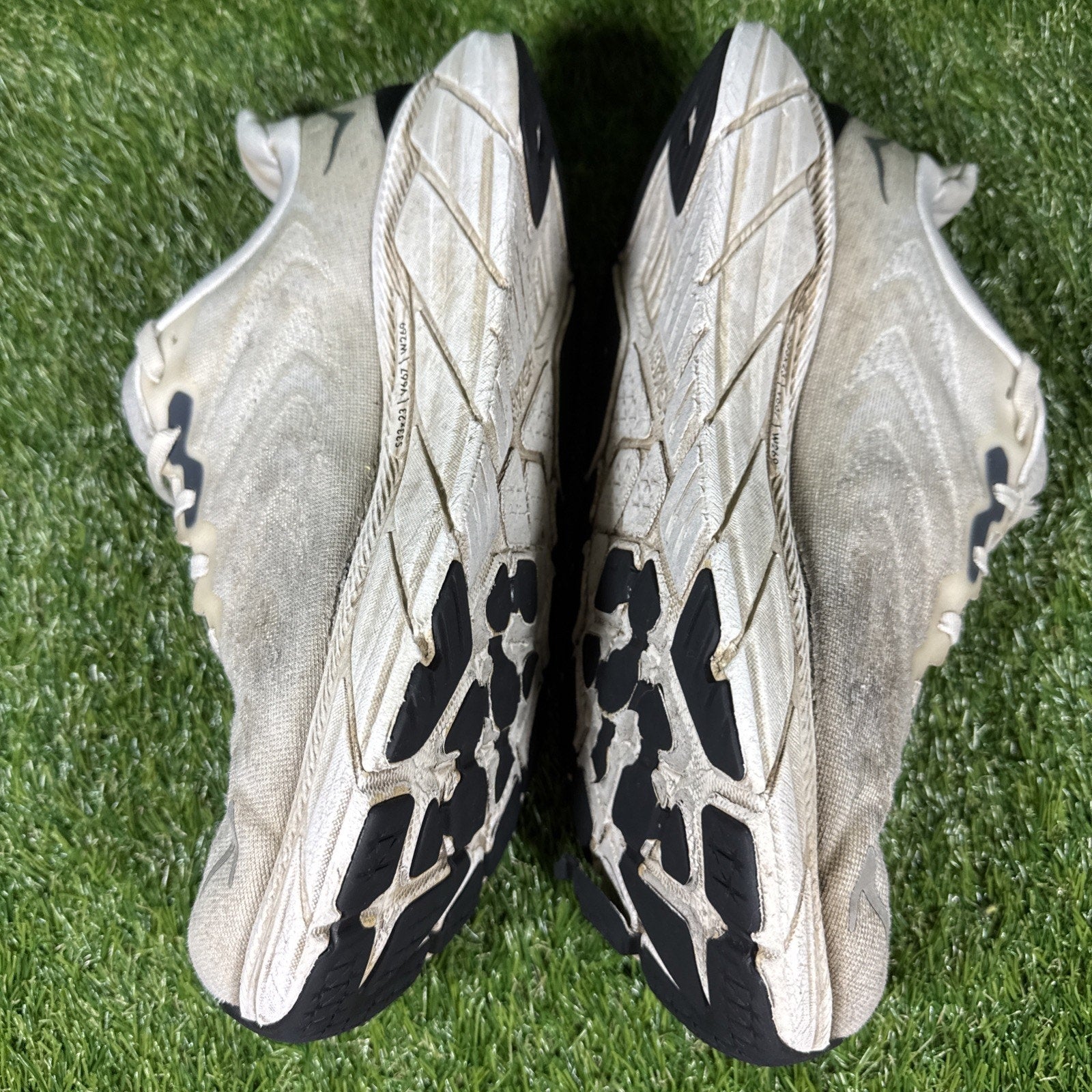 Hoka One One Mens Arahi 6 1123194 BDBSW White Running Shoes Sneakers Size 11 D