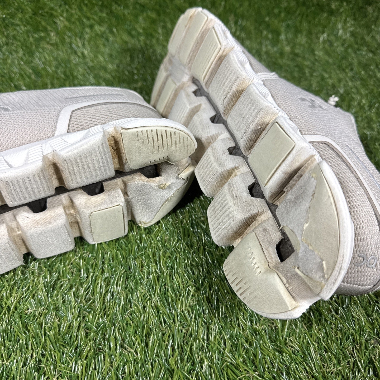 On Cloud 5 Running Shoes Sneakers Womens Size 8.5 Pearl White 59.98773