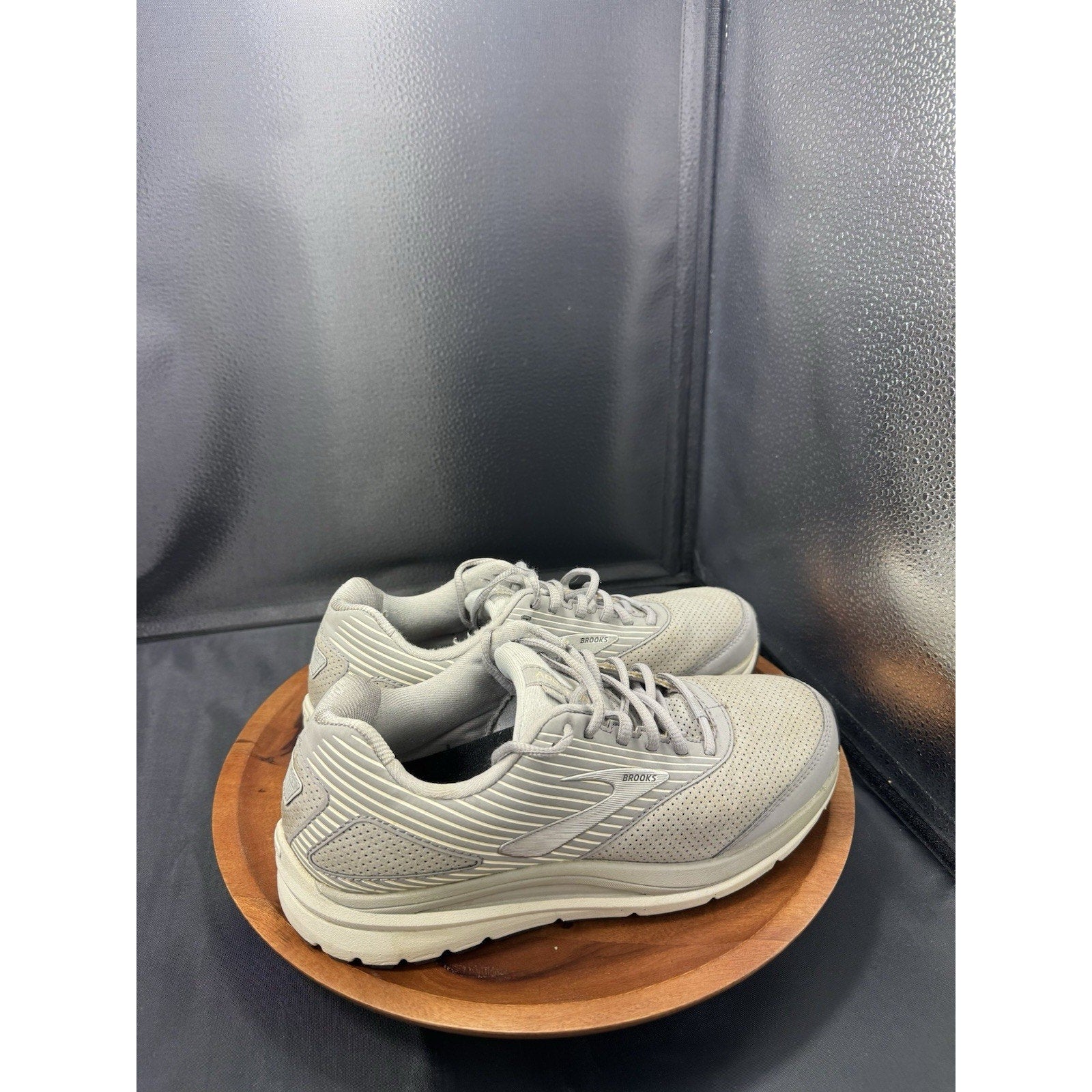 Women’s Brooks Addiction Walker Shoes Size 9 Gray 1203081B007 EUC