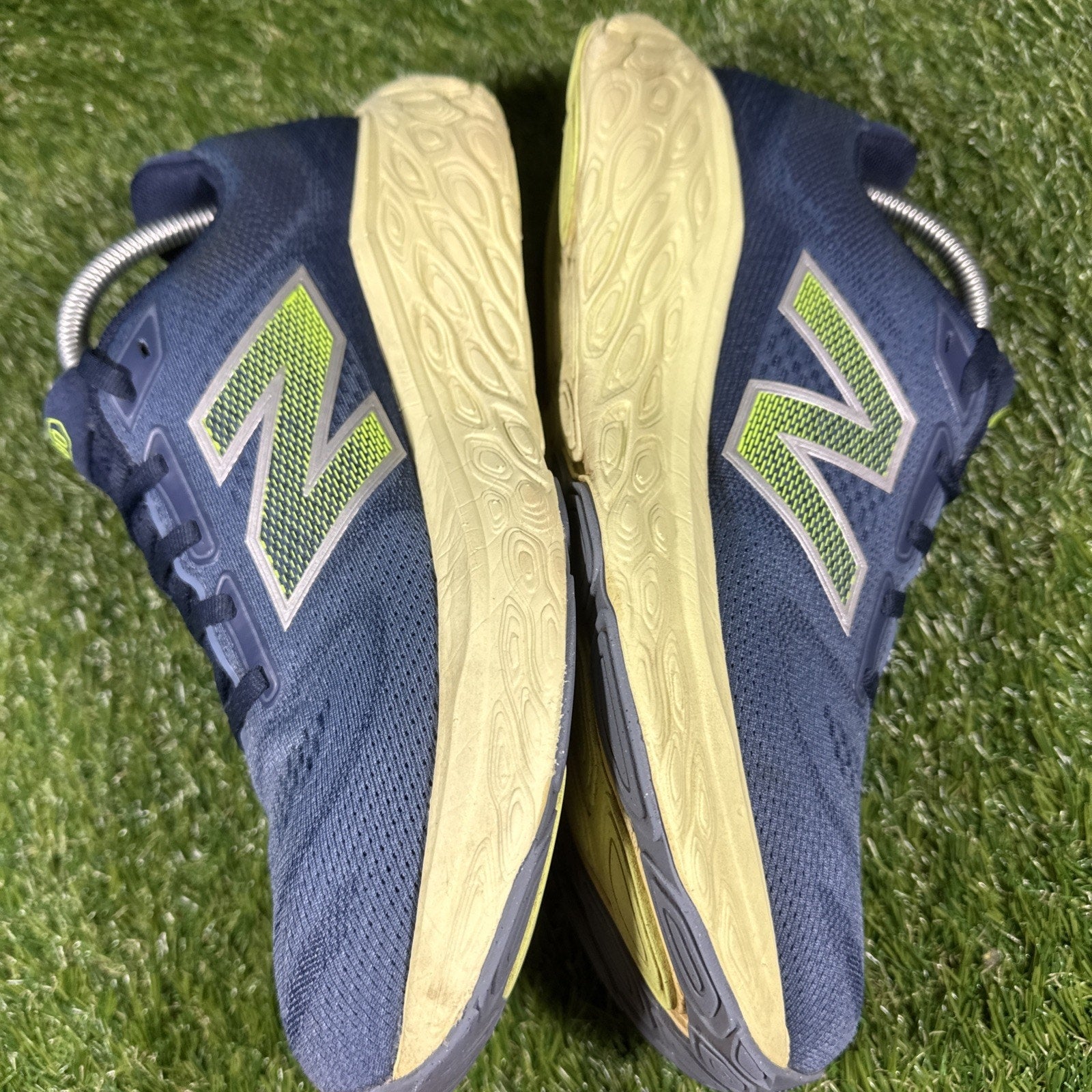 New Balance Fresh Foam X 880v14 Mens Size 9 Wide 2E Arctic Grey Limelight