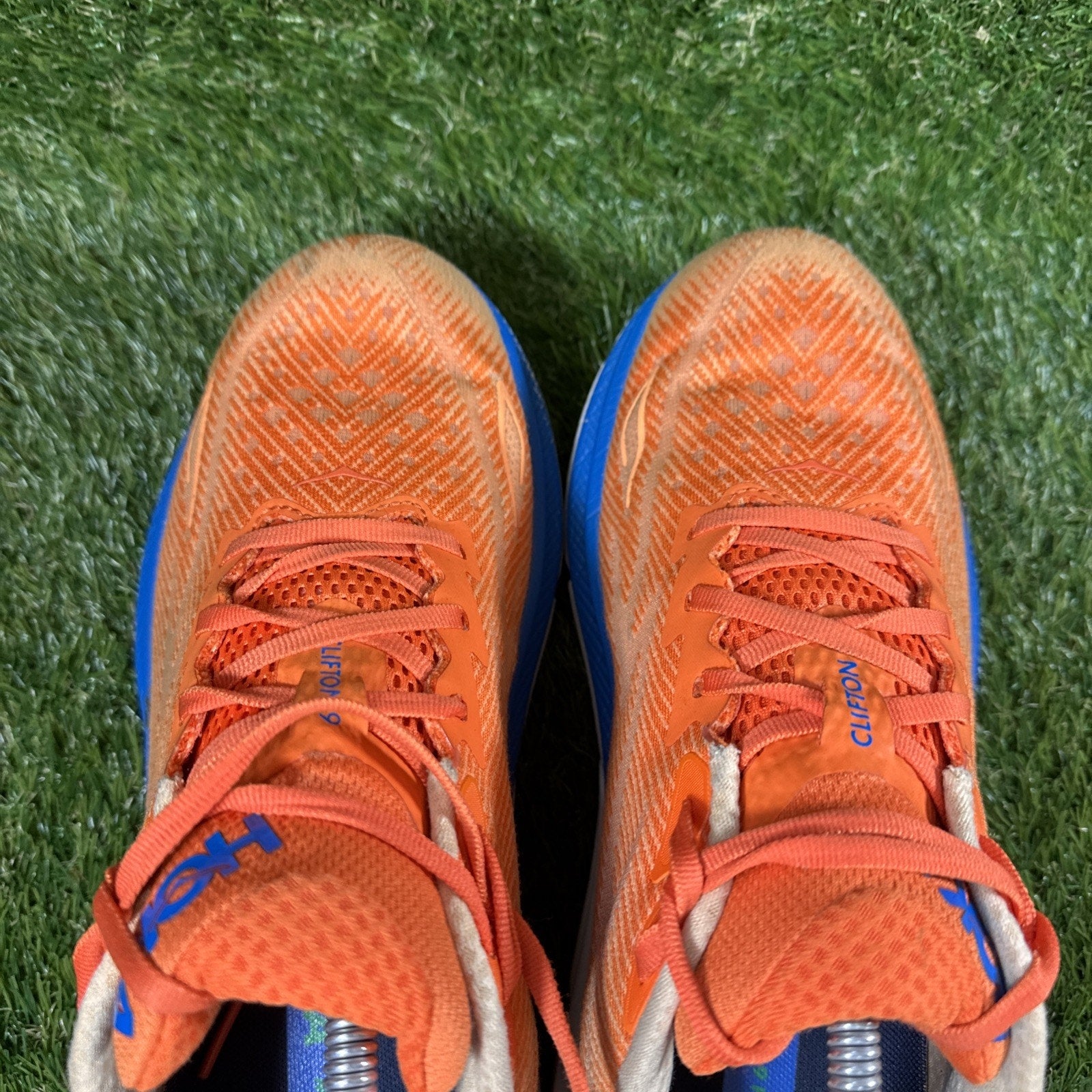 Hoka Men's Clifton 9 Wide Vibrant Orange/Impala 1132210-VOIM – Size 10.5 2E