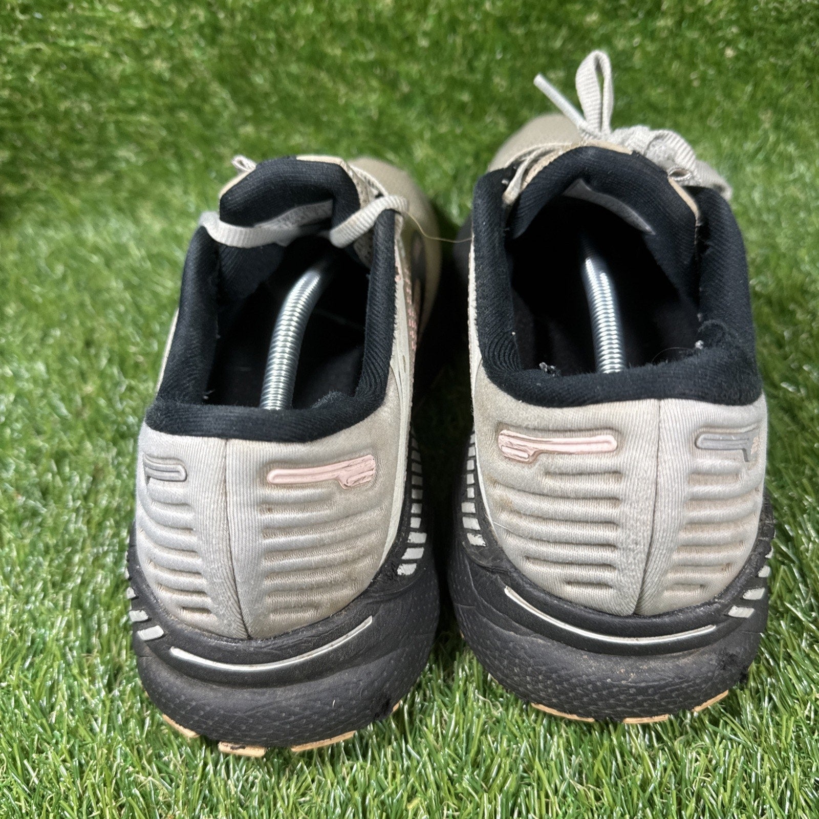 Brooks Adrenaline GTS 22 Shoes Womens Size 9 Gray Athletic Running