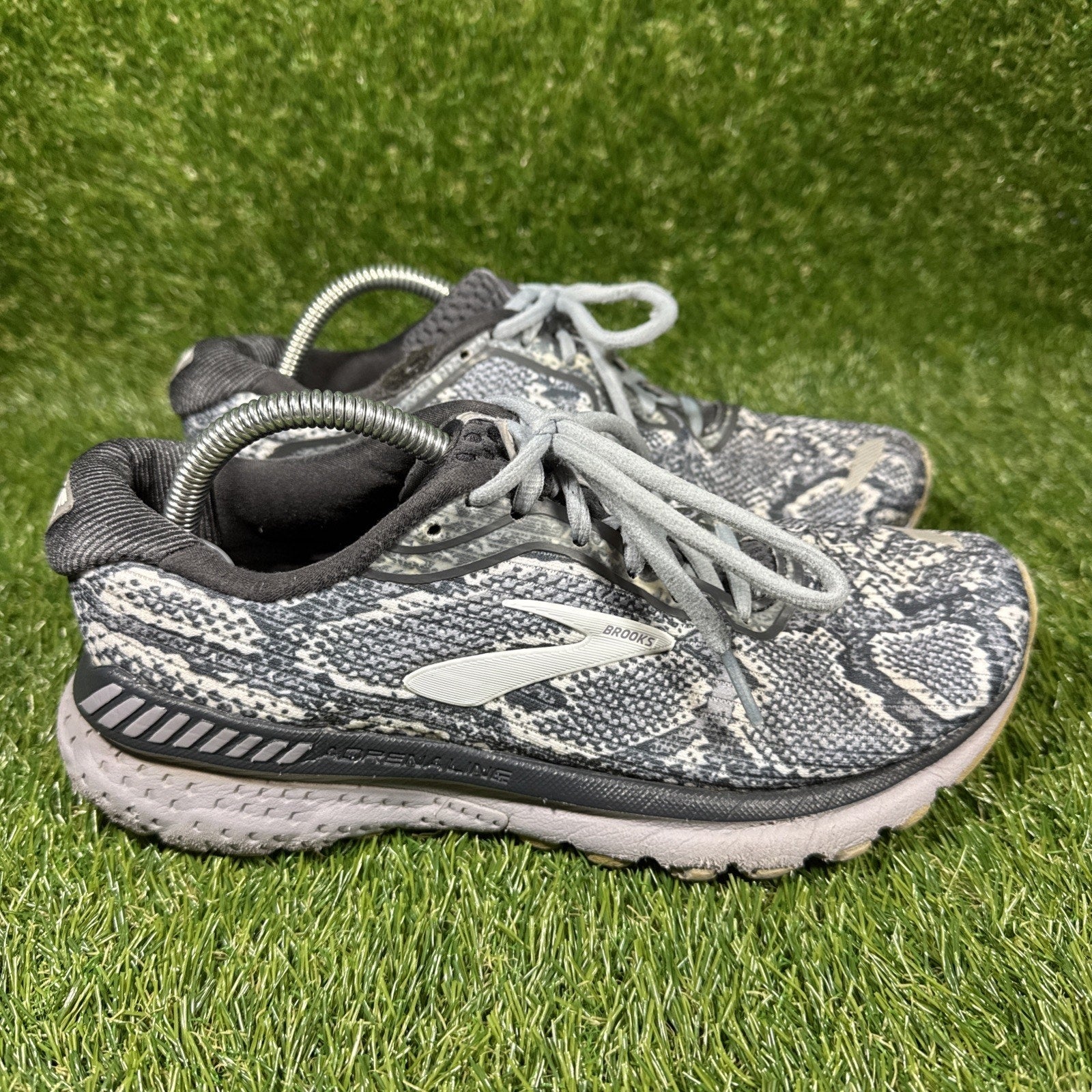 Brooks Shoes Womens 8 Gray Adrenaline GTS 20 Running Sneakers 1202961B071 Flaws