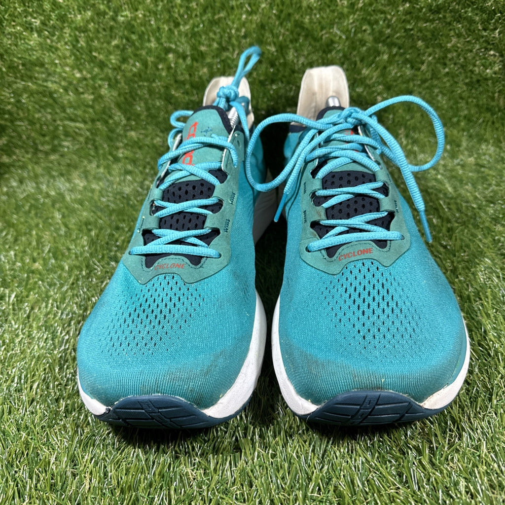 Topo Cyclone Men's Size 11.5 Running Shoes Cyan Red Nice Good Condition