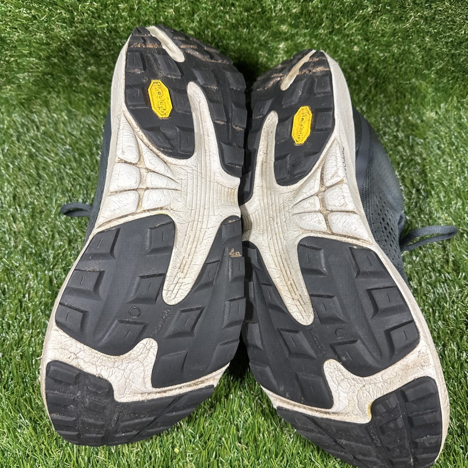 TOPO Ultraventure 3 Mens Size 9.5 Trail Running Shoes Grey Red Athletic Sneakers