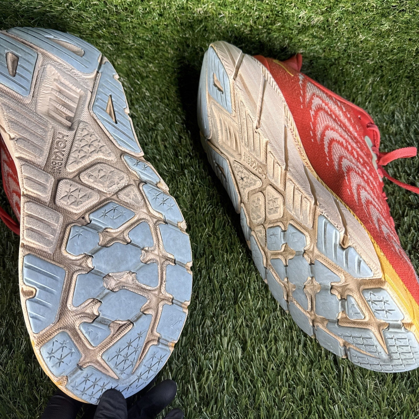Hoka One One Arahi 6 Men's 9 D Running Shoes Walking Gym Fiesta/Amber Used.