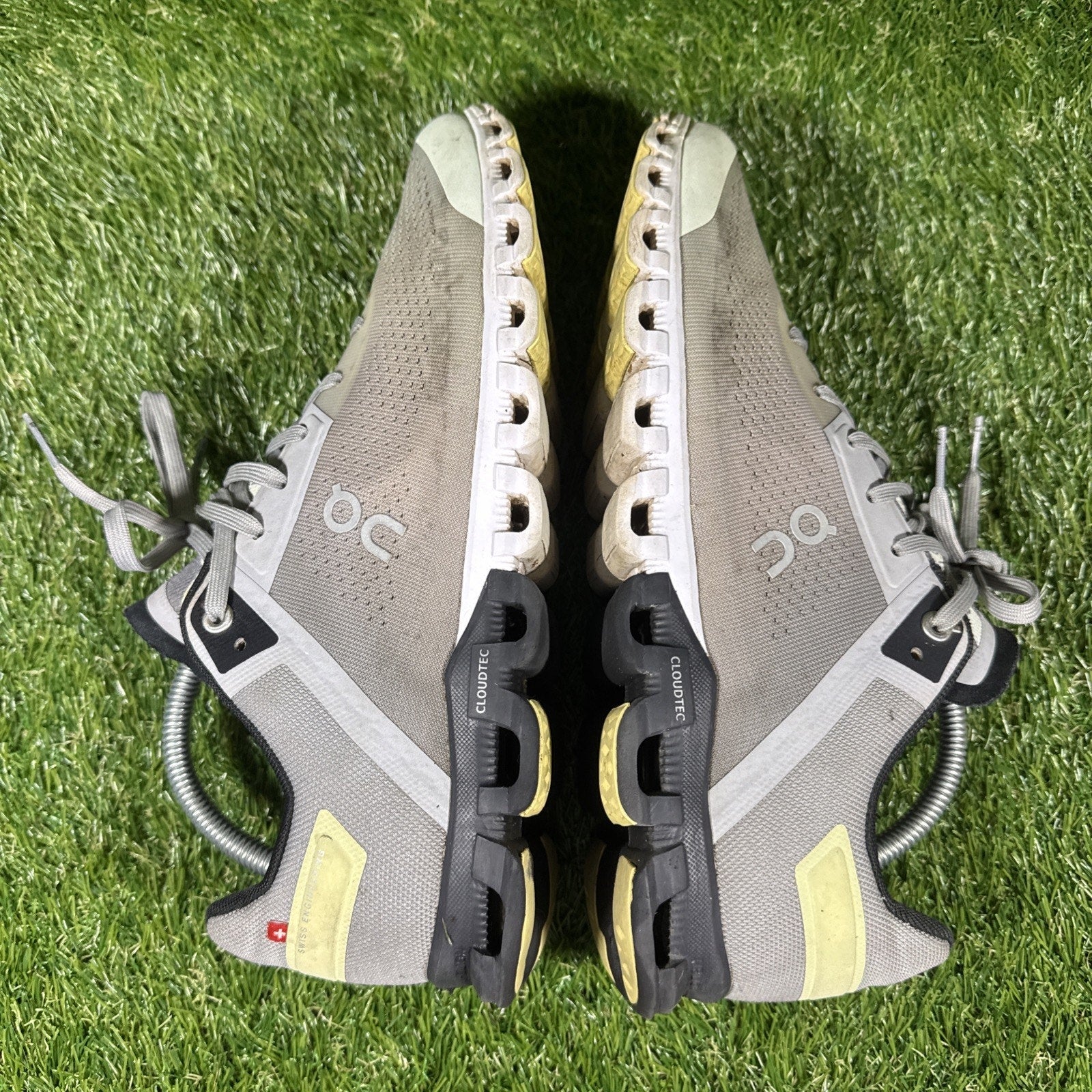 On Cloud Cloudflow Men's size 10 Alloy Magnet Running Training Shoes USED