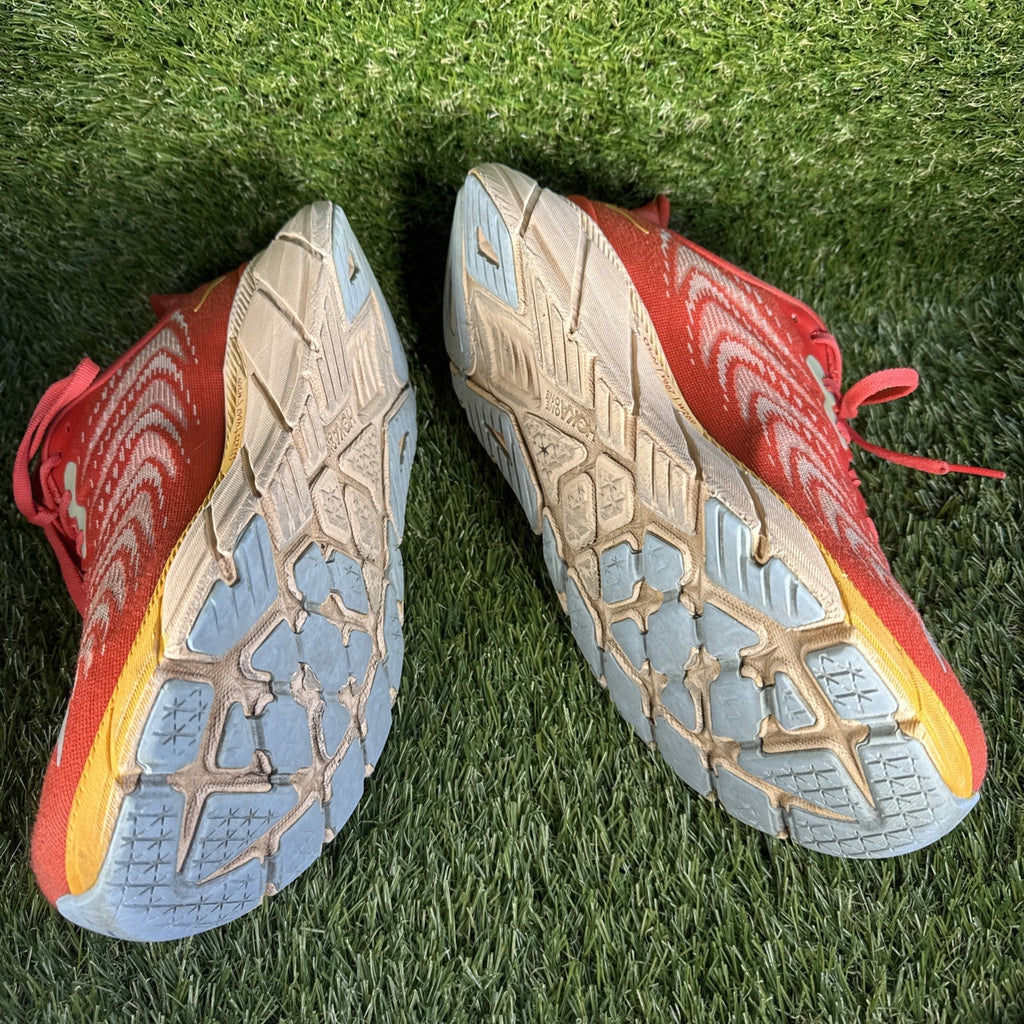 Hoka One One Arahi 6 Men's 9 D Running Shoes Walking Gym Fiesta/Amber Used.