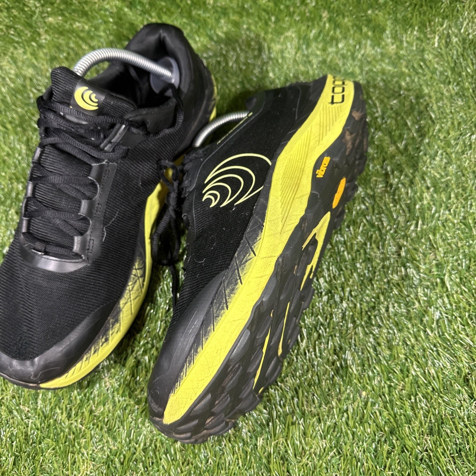 Topo Athletic MTN Racer 3 Shoes Mens Size 10 Black Lime Trail Running Vibram