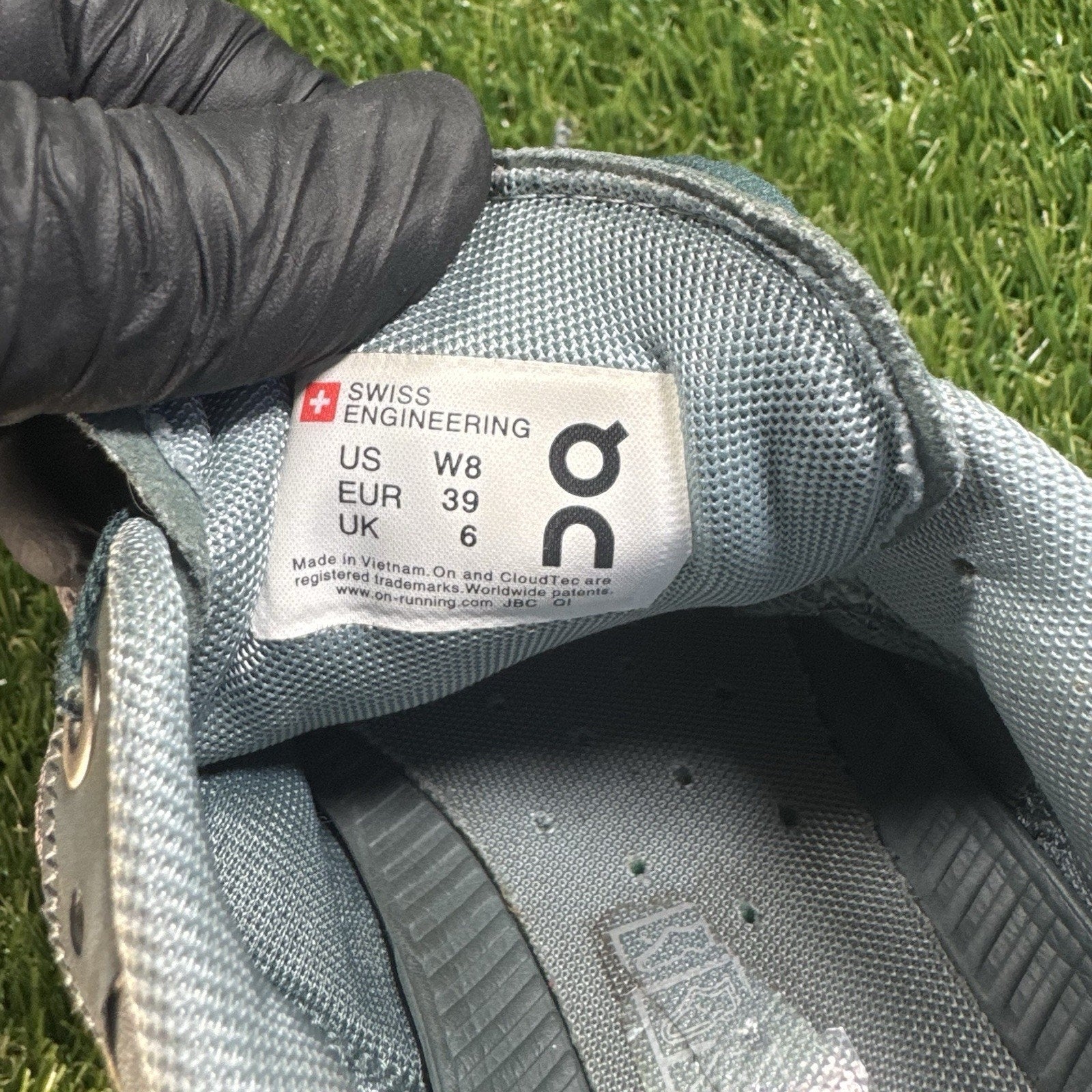 On Cloudflow Running Shoes Sea/Limelight Womens size 8 Comfort, Gym, Athleisure