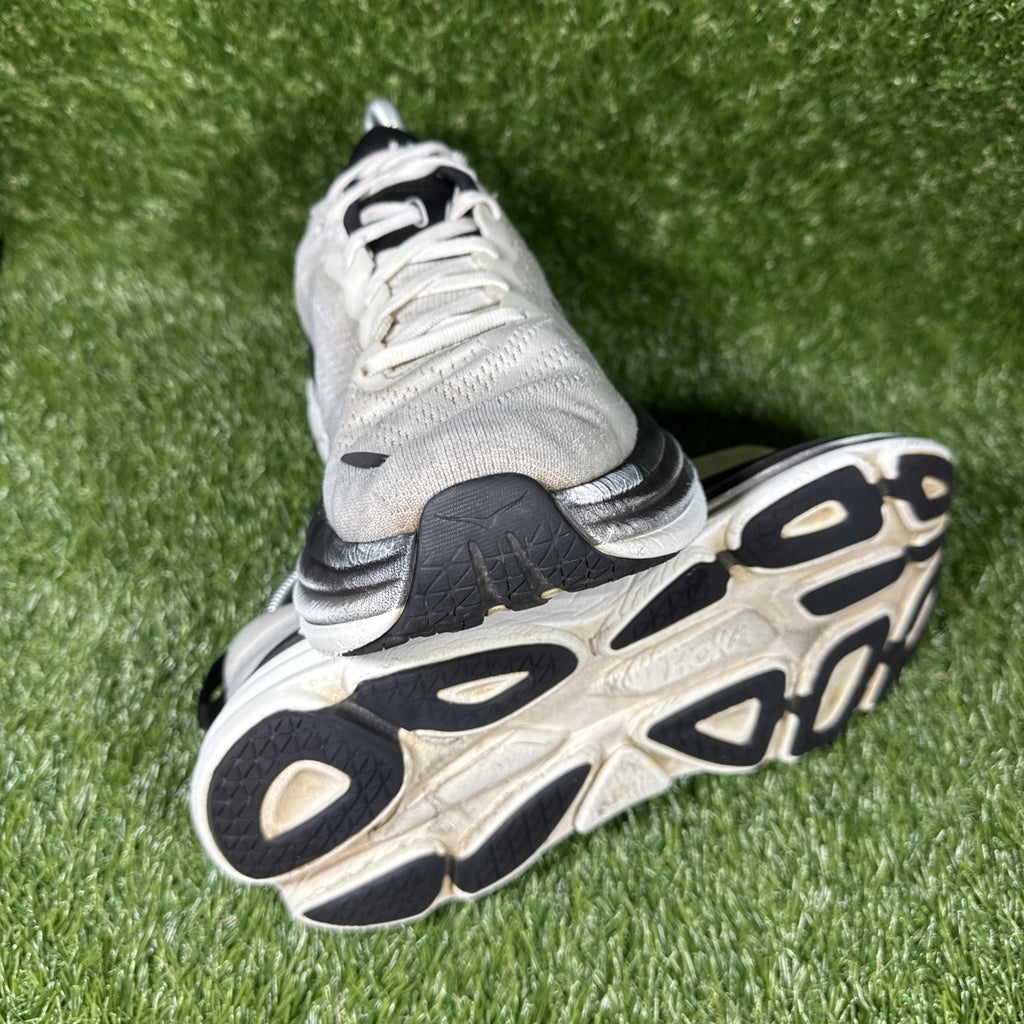 Hoka Bondi 8 Men’s Size 9.5 White Black Gray Running athletic Gym Shoes Trainer