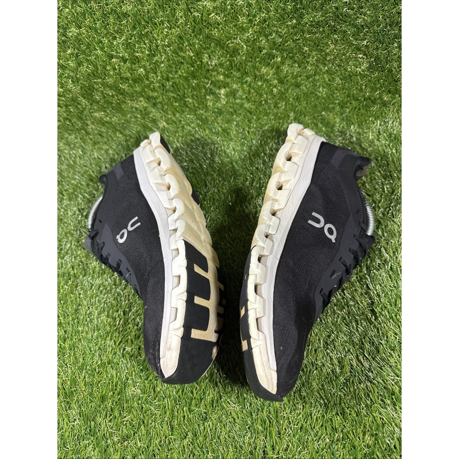 ON Cloudflow 4 Black White W Size 11 Running Shoes Road Trail Atheletic Gym Shoe