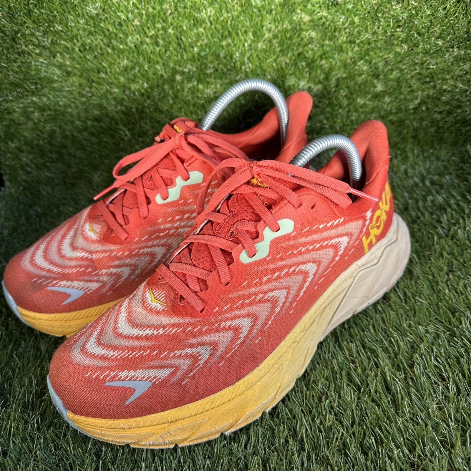 Hoka One One Arahi 6 Men's 9 D Running Shoes Walking Gym Fiesta/Amber Used.