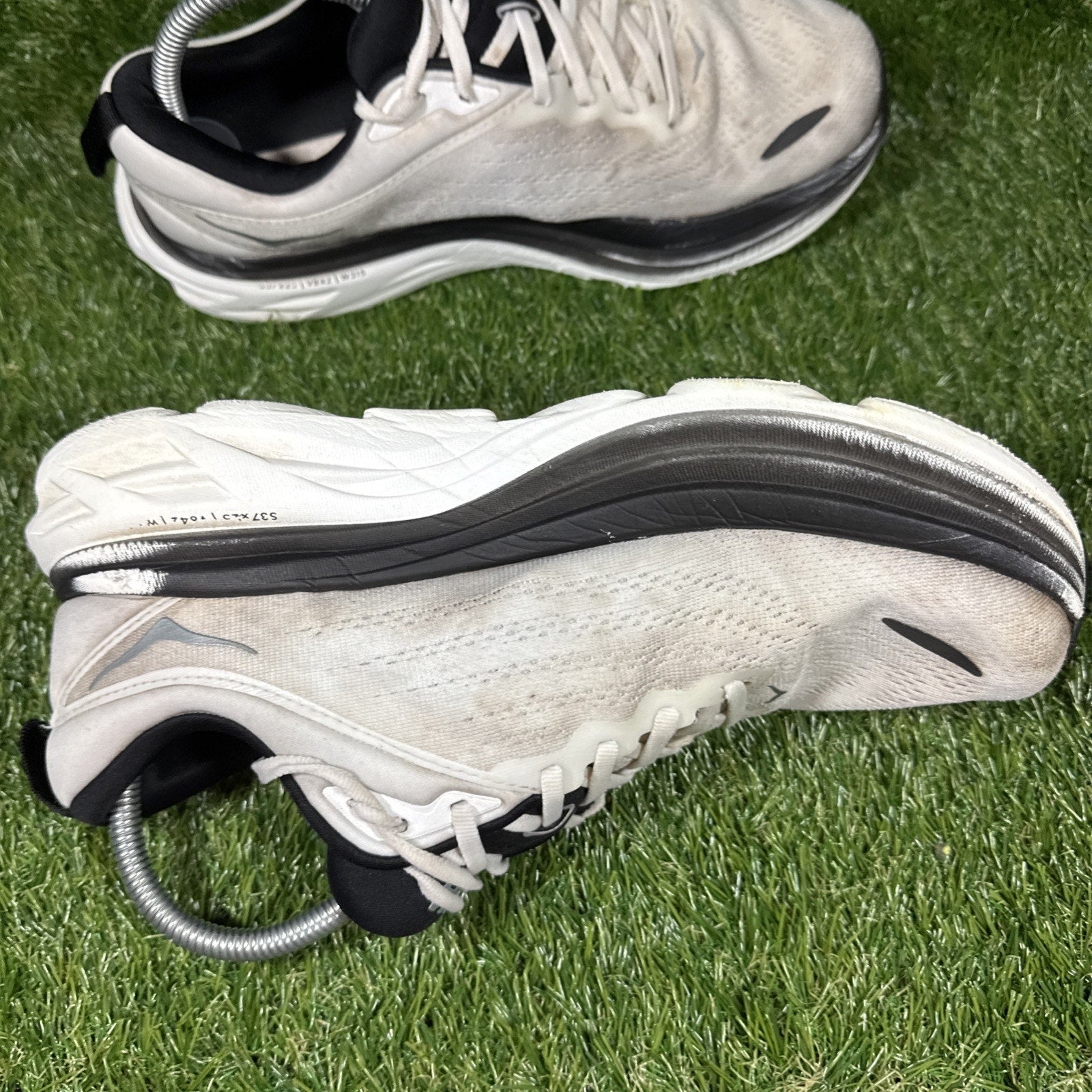 Hoka Bondi 8 Men’s Size 9.5 White Black Gray Running athletic Gym Shoes Trainer